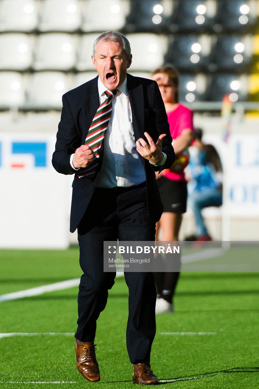 Cork Citys manager John Caulfield reagerar