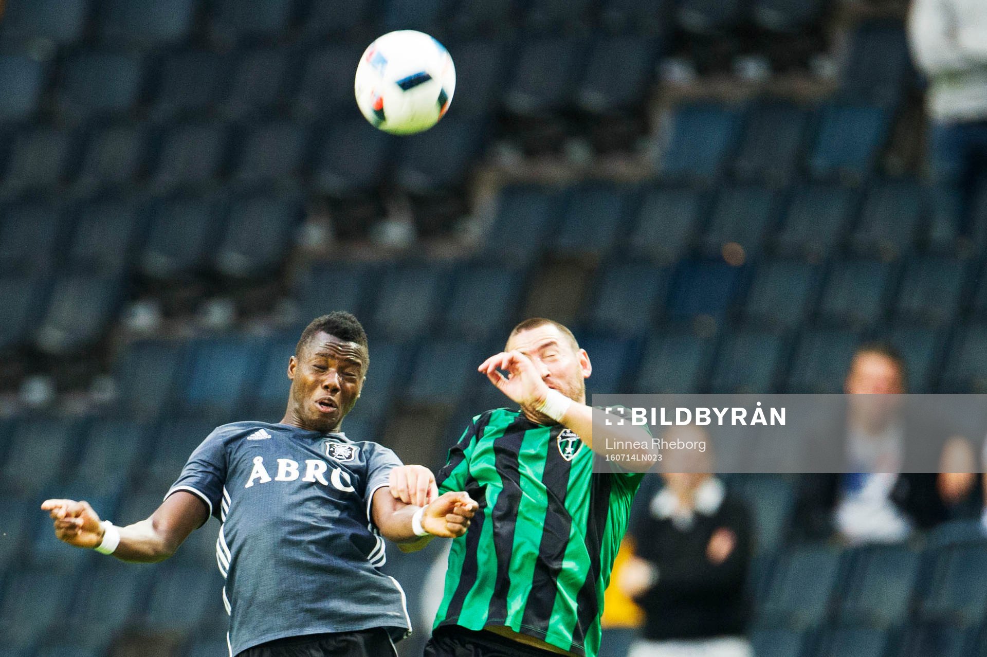 s Patrick Kpozo och Europa FC:s Isaac Luis Chico