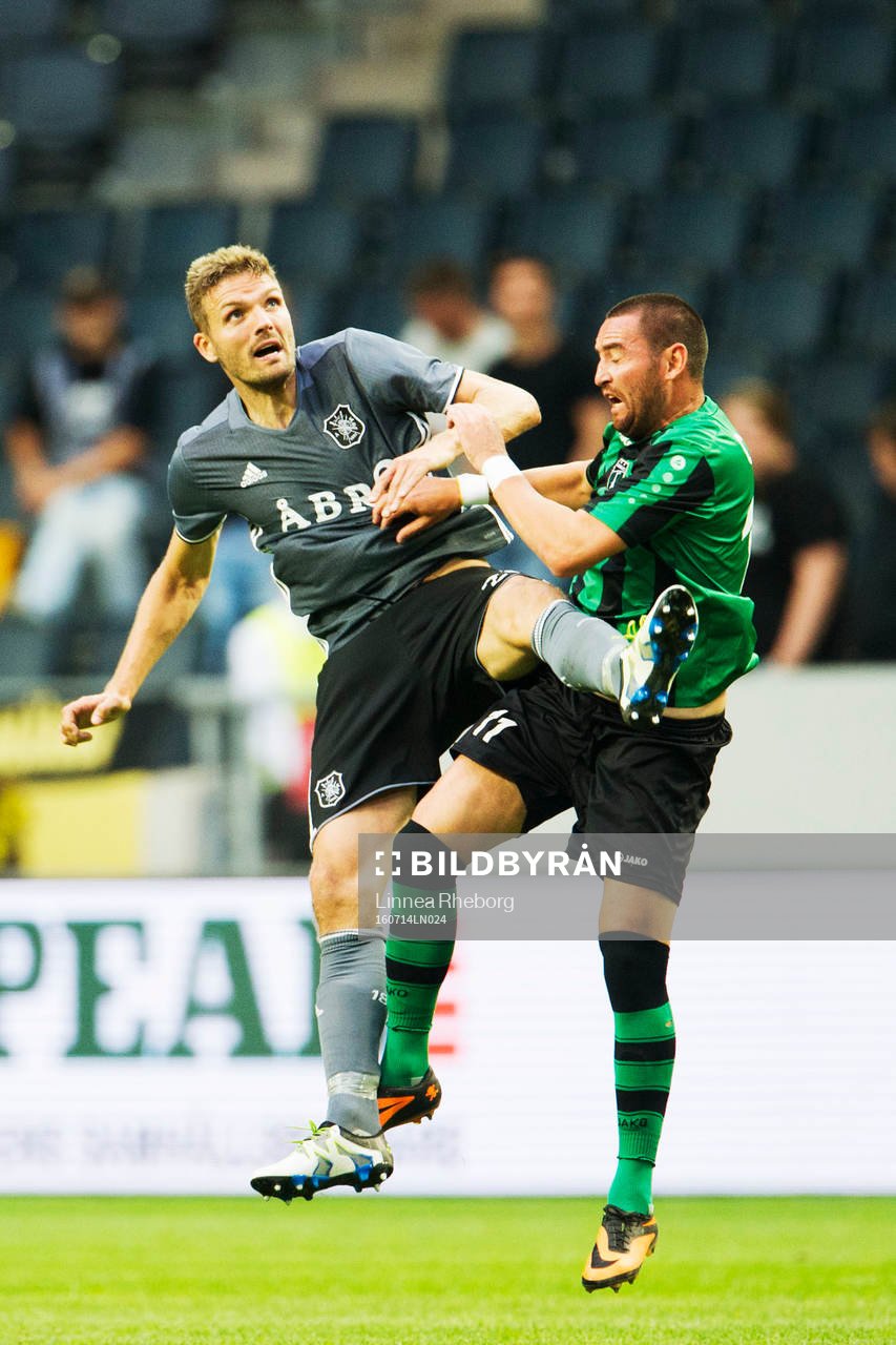 s Jos Hooiveld och Europa FC:s Isaac Luis Chico
