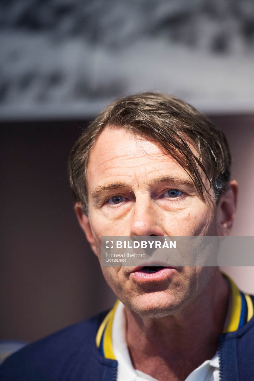 Förbundskapten Håkan Ericson presenterar OS-truppen som