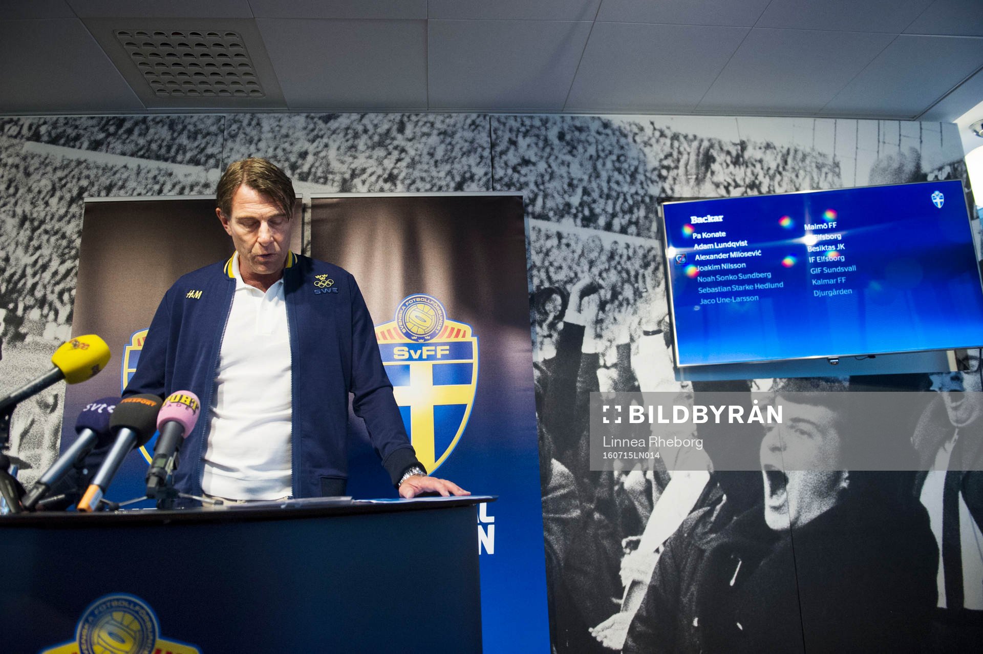 Förbundskapten Håkan Ericson presenterar OS-truppen som ska representera Sverige i den olympiska fotbollsturneringen 2016 under en presskonferens den 15 juli 2016 i Stockholm.