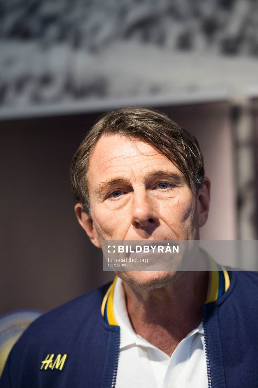 Förbundskapten Håkan Ericson presenterar OS-truppen som