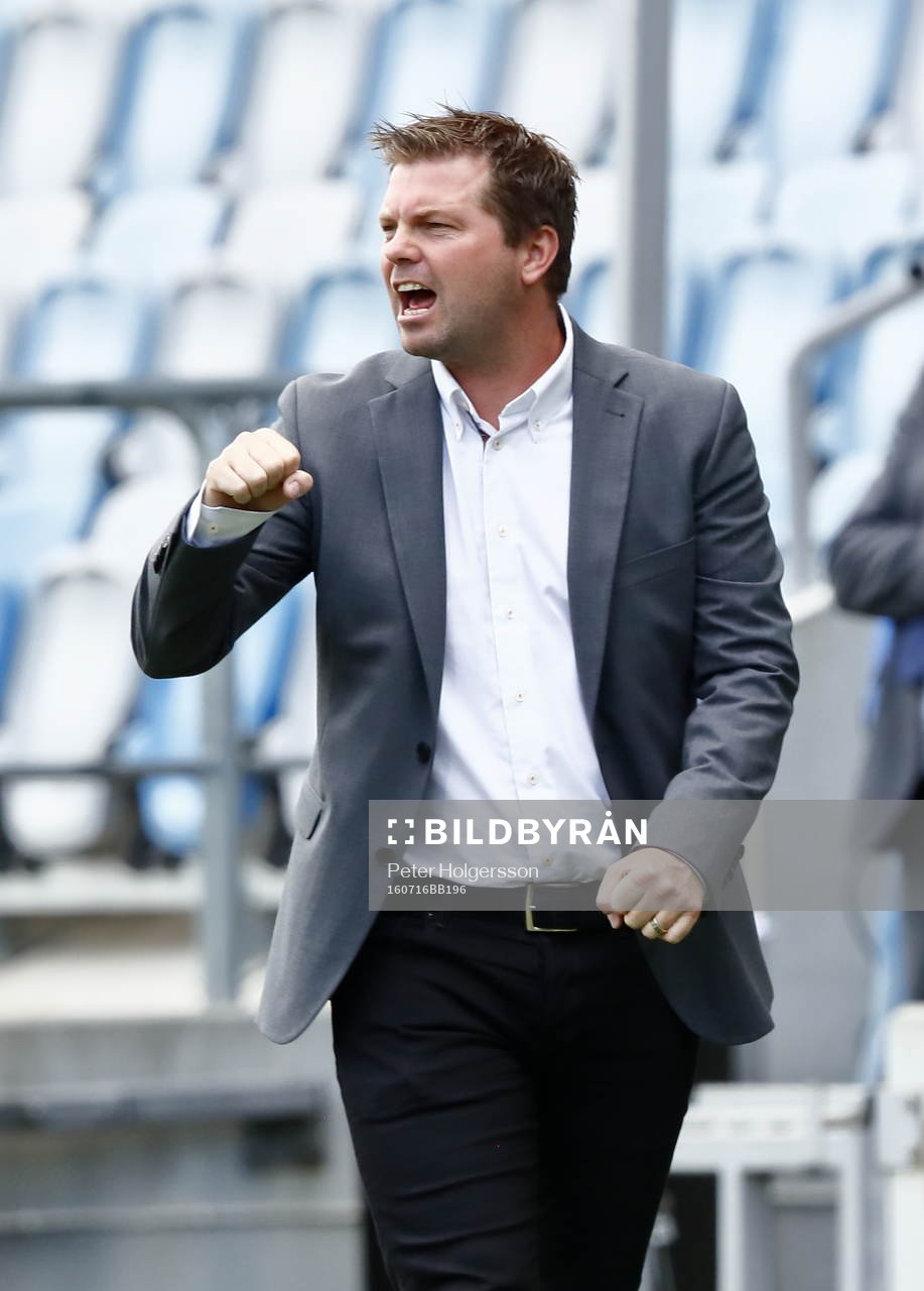 Norrköpings tränare Jens Gustafsson reagerar
