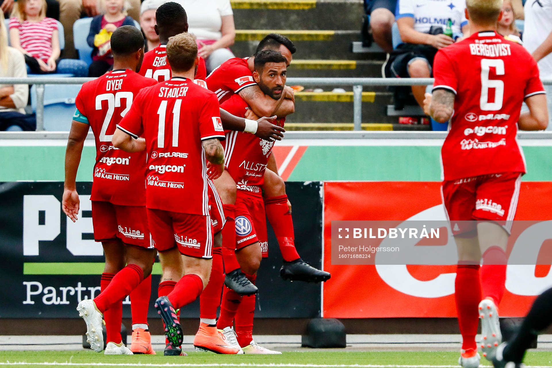 Östersunds spelare jublar
