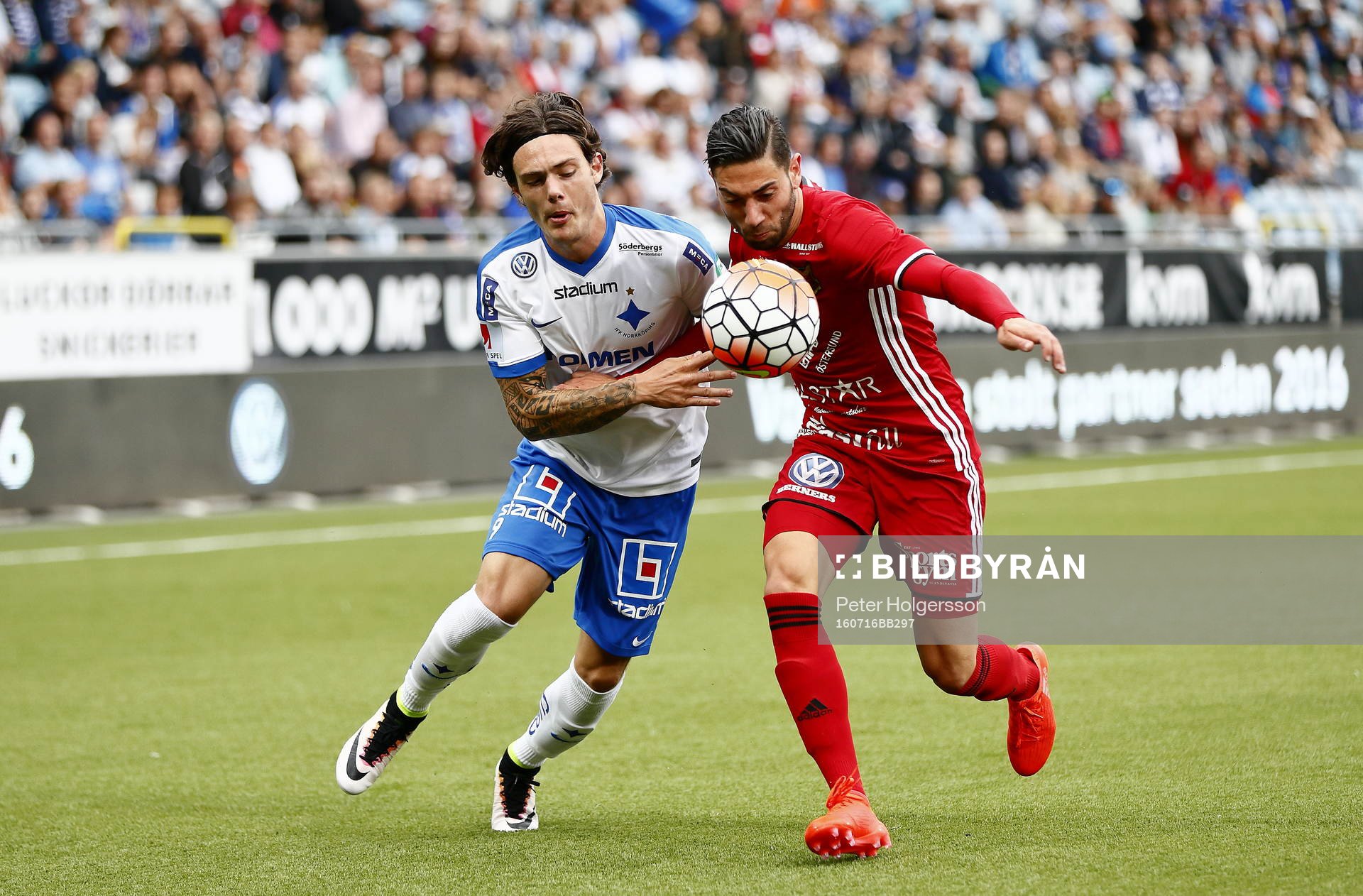 <Norrköpings David Moberg Karlsson och östersundsspelare