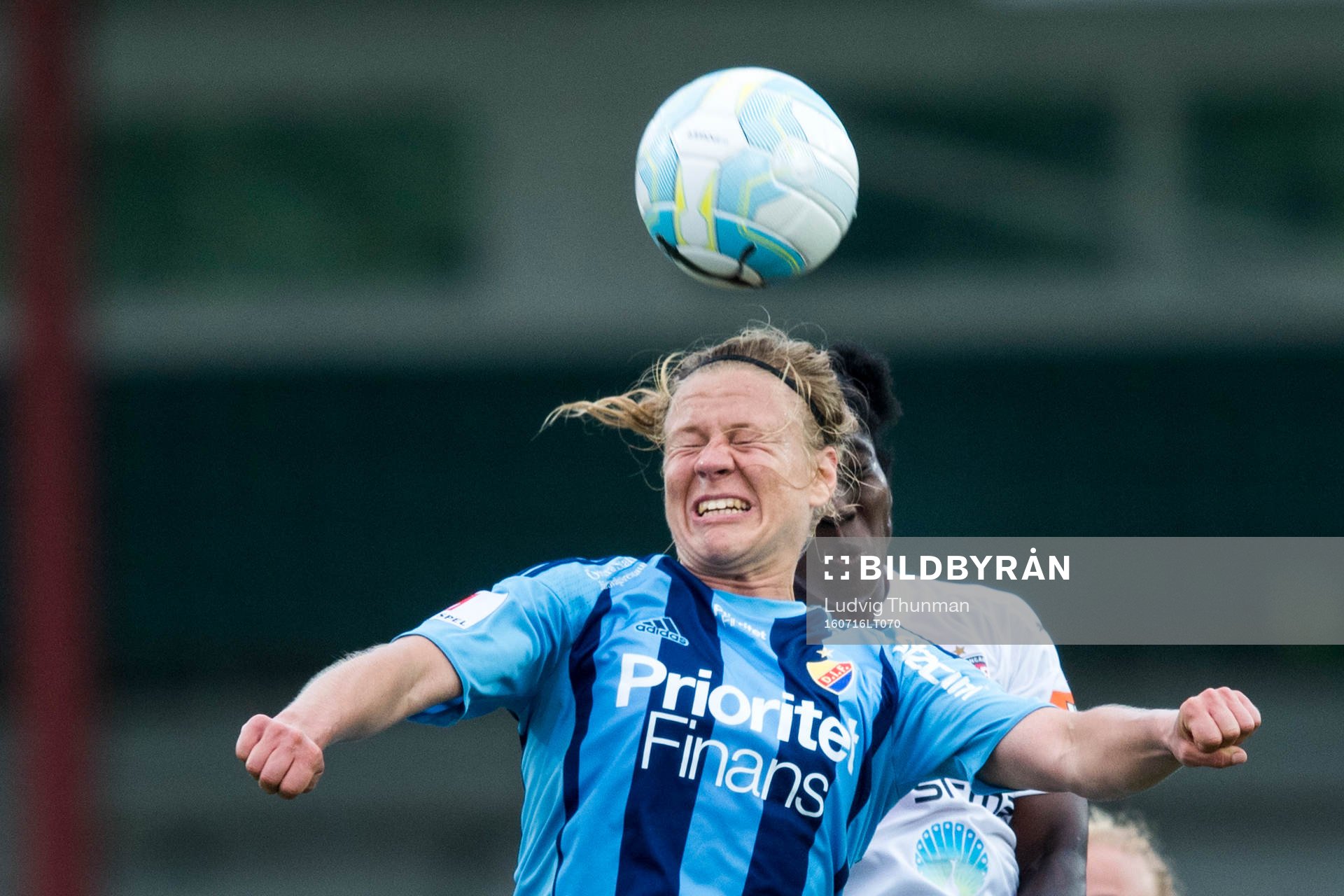 Djurgårdens Katrin Schmidt och Rosengårds Anita Asante