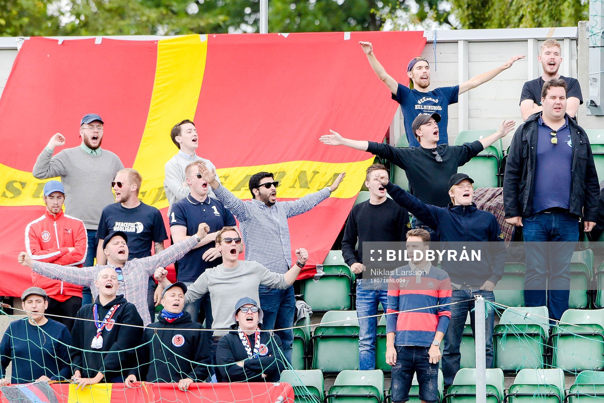 Helsingborgs  supportar före  fotbollsmatchen i