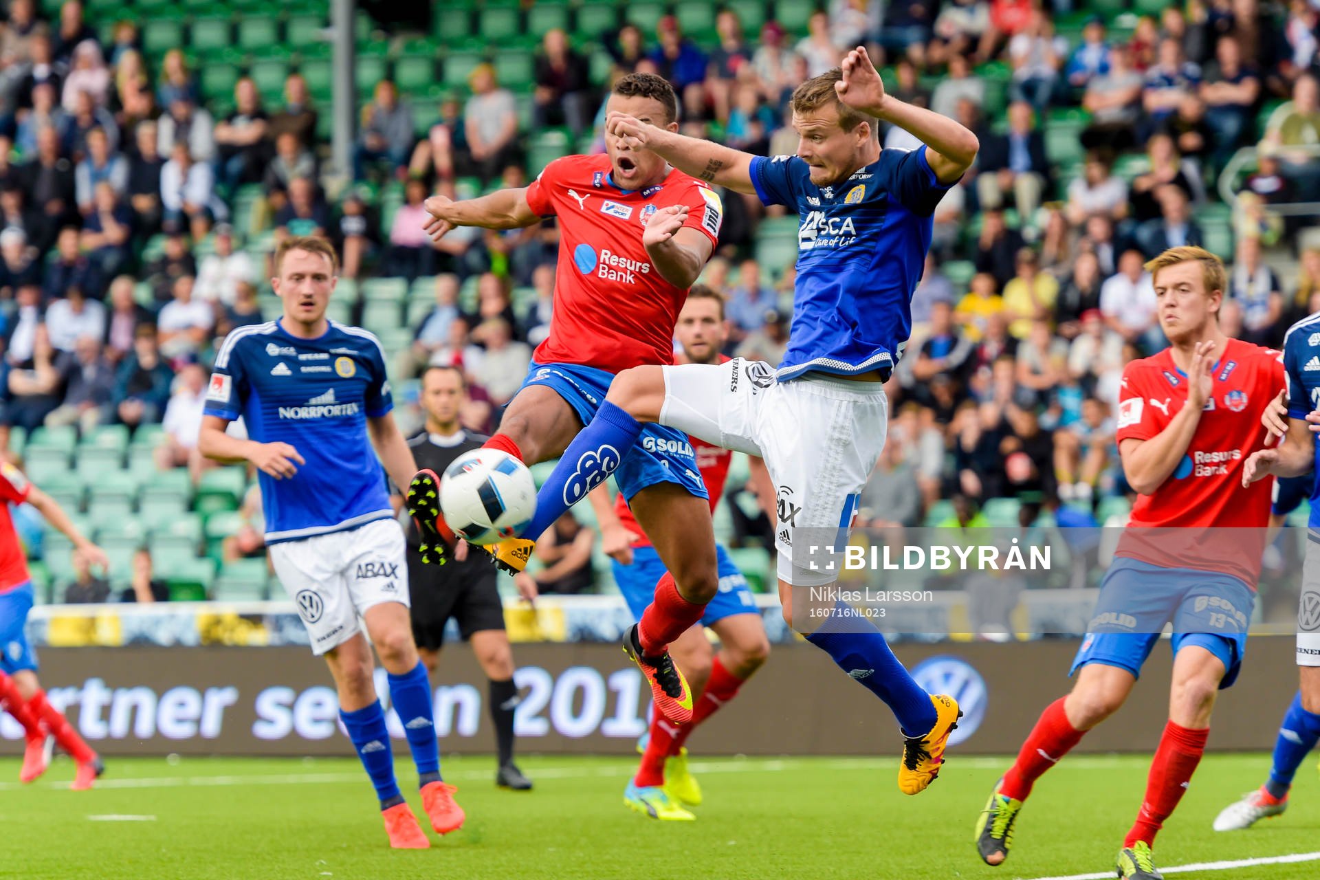 Helsingborgs Tyrell Rusike och Sundsvalls Eric Larsson