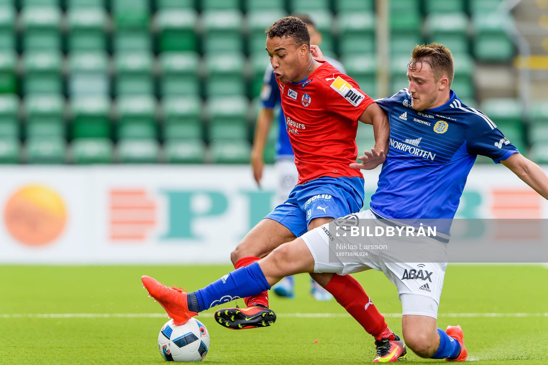 Helsingborgs Tyrell Rusike och Sundsvalls Smajl Suljevic