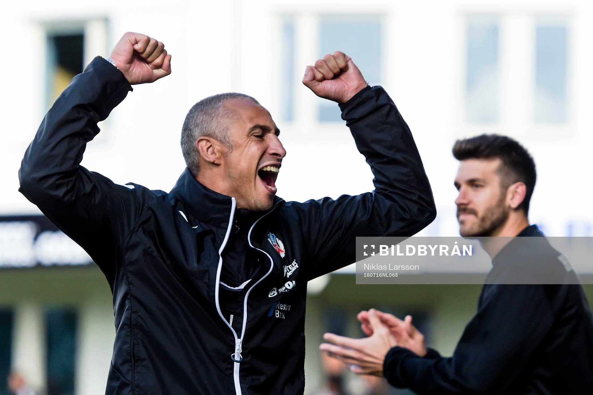 Helsingborgs manager Henrik Larsson jublar