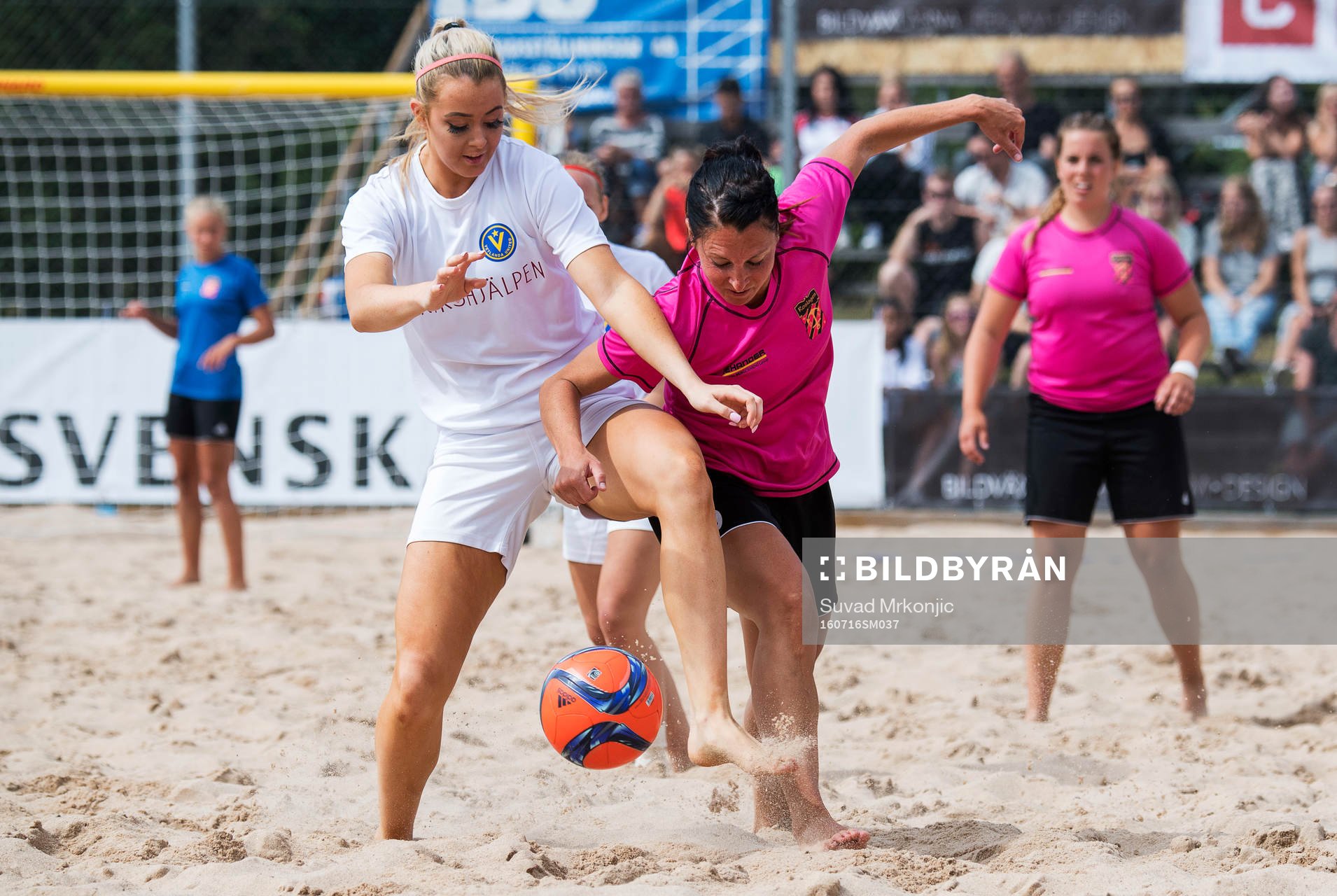 Vetlandas Emelie Desrochers och Roslagens Sarah Lindberg