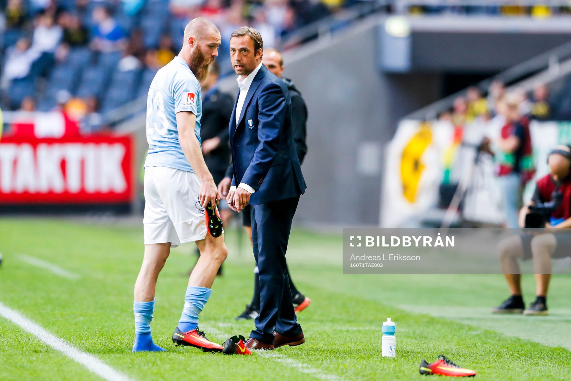 Malmö FFs Jo Inge Berget i samtal med tränare Allan Kuhn