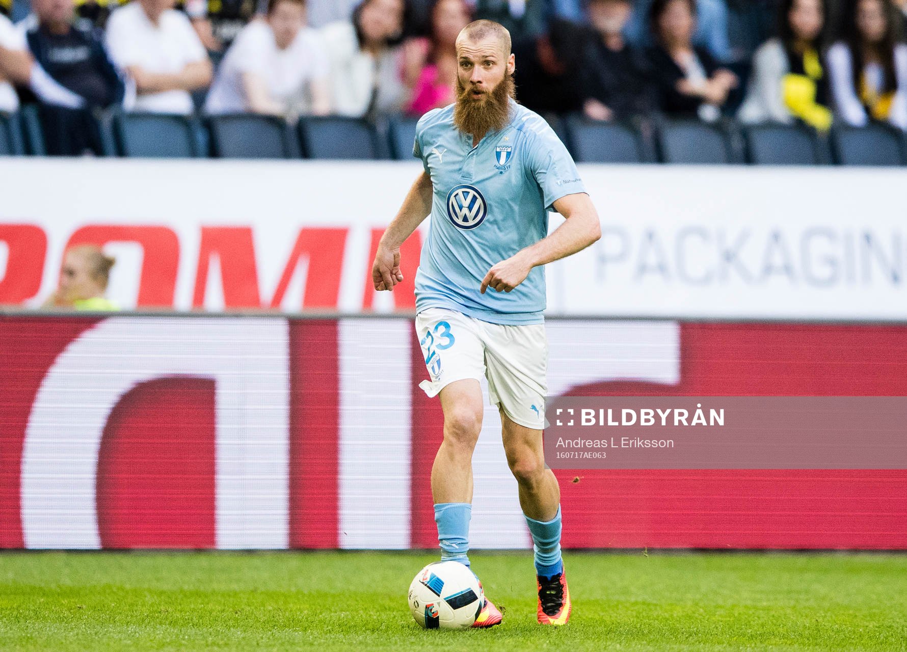 Malmö FFs Jo Inge Berget med bollen
