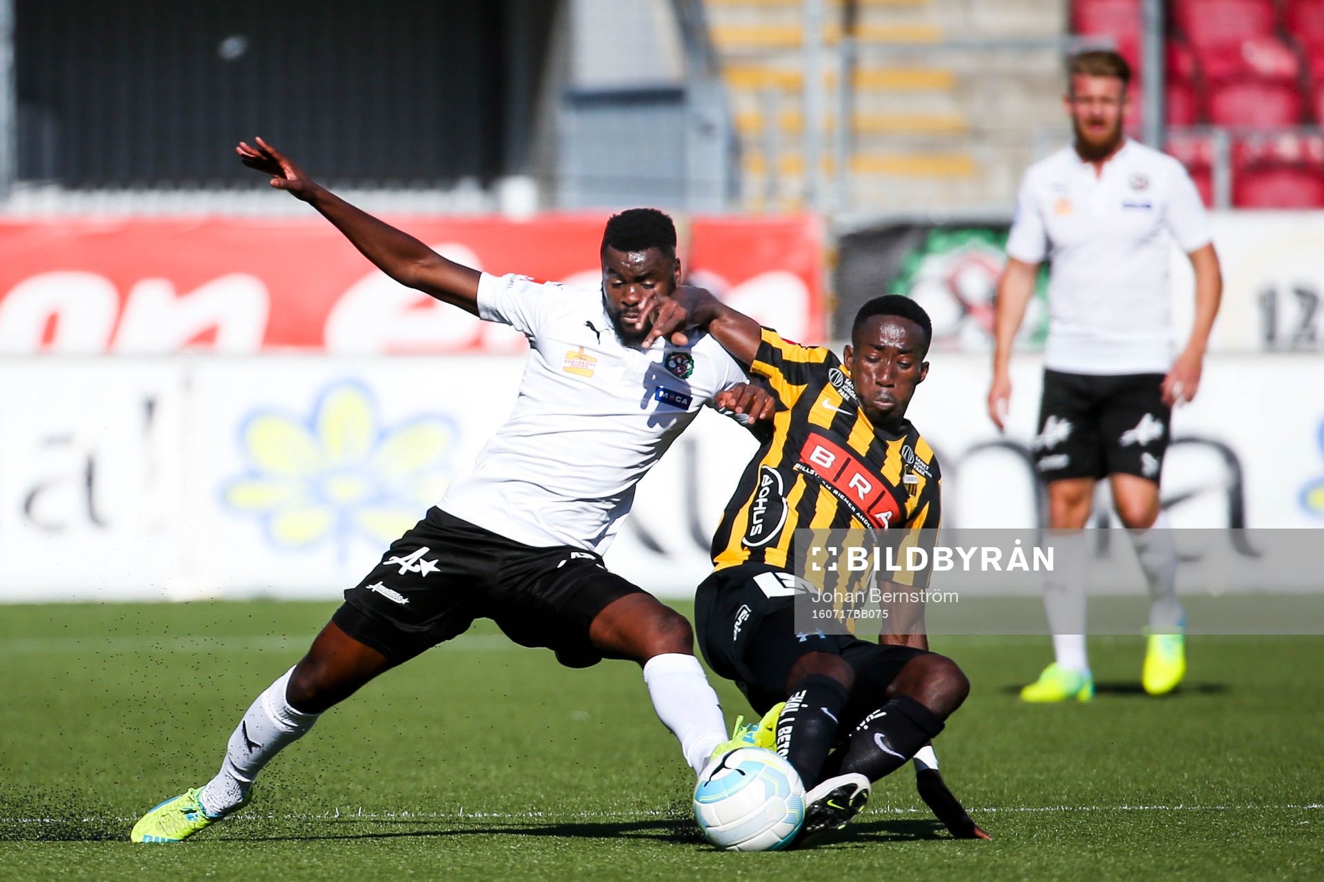 Häckens Demba Savage och Örebros Maic Sema