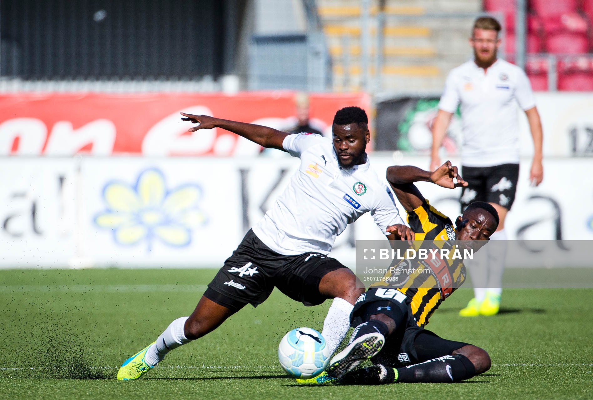 Örebros Maic Sema och Häckens Demba Savage