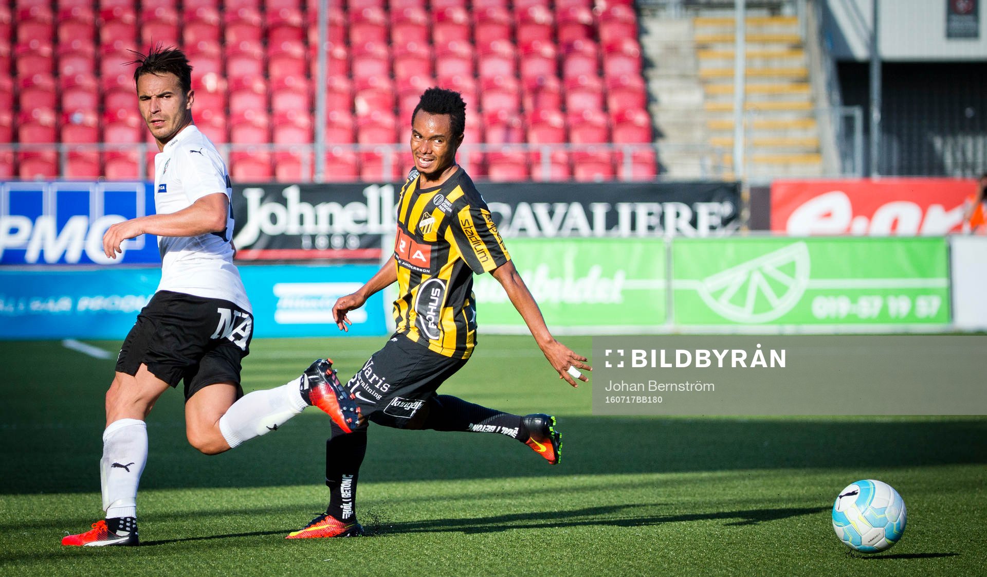 Häckens Nasiru Mohammed och Örebros Nordin Gerzic