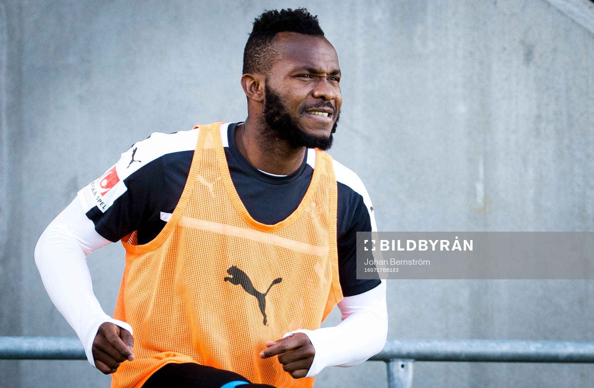 Örebros nyförvärv Michael Junior Omah värmer upp