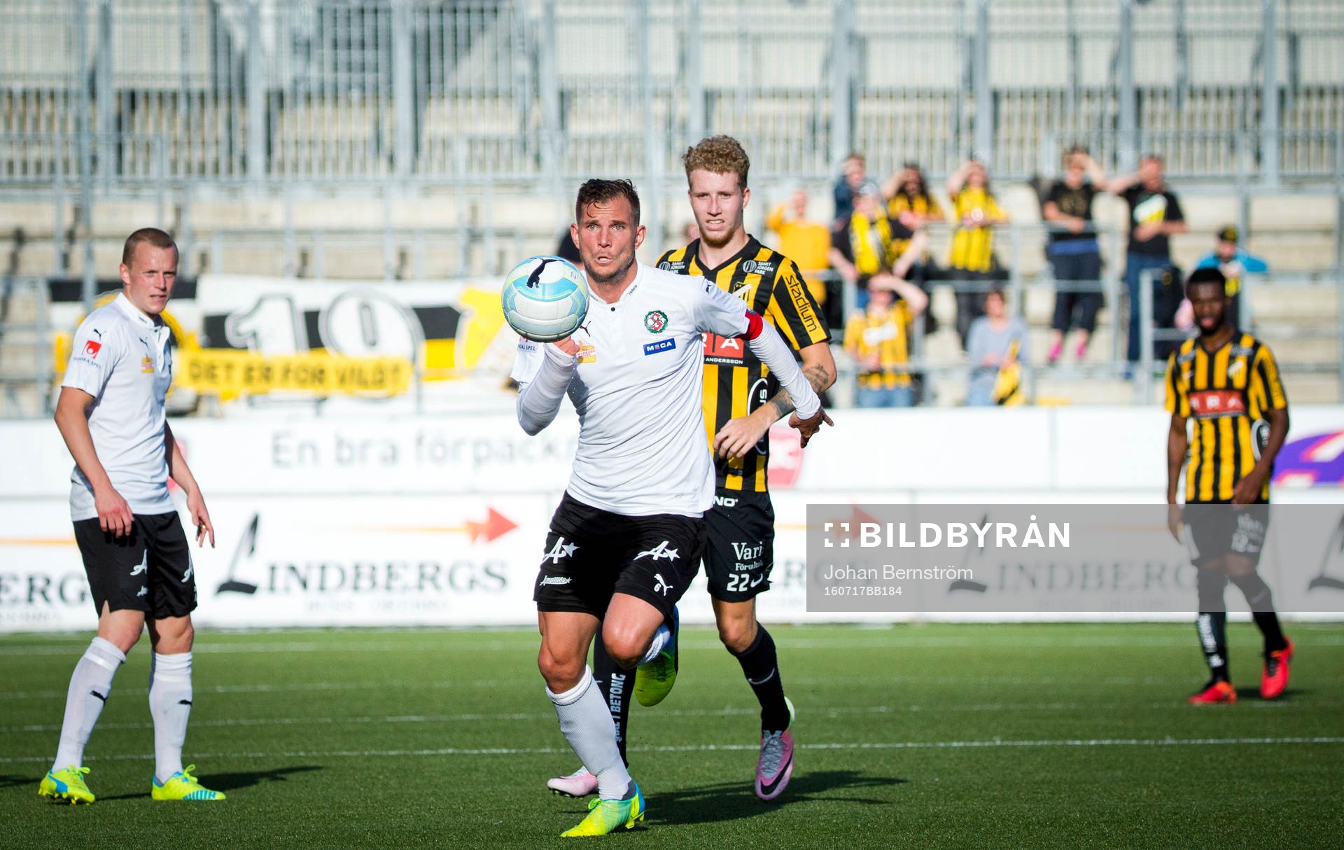 Örebros Robert Åhman Persson och Häckens Samuel Gustafson