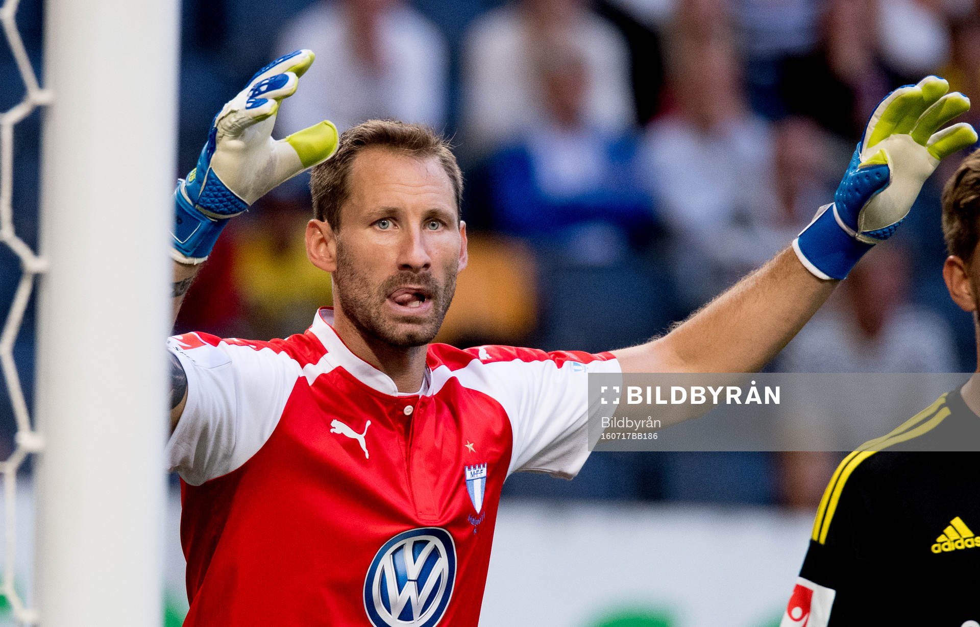 Malmö FFs  målvakt Johan Wiland under fotbollsmatchen i Allsvenskan mellan AIK och Malmö FF den 17 juli 2016 i Stockholm. 
