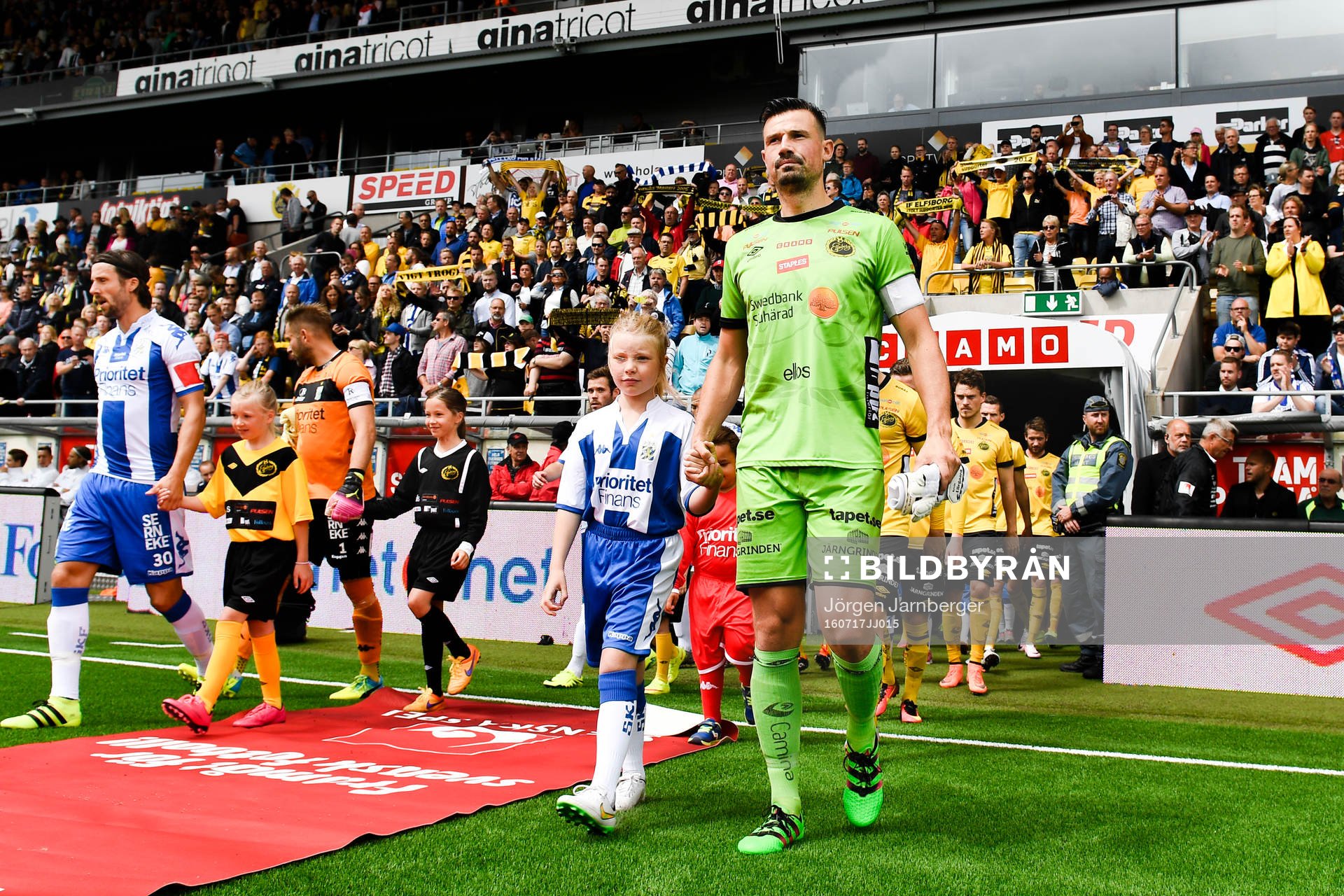 Elfsborgs målvakt Kevin Stuhr Ellegaard före