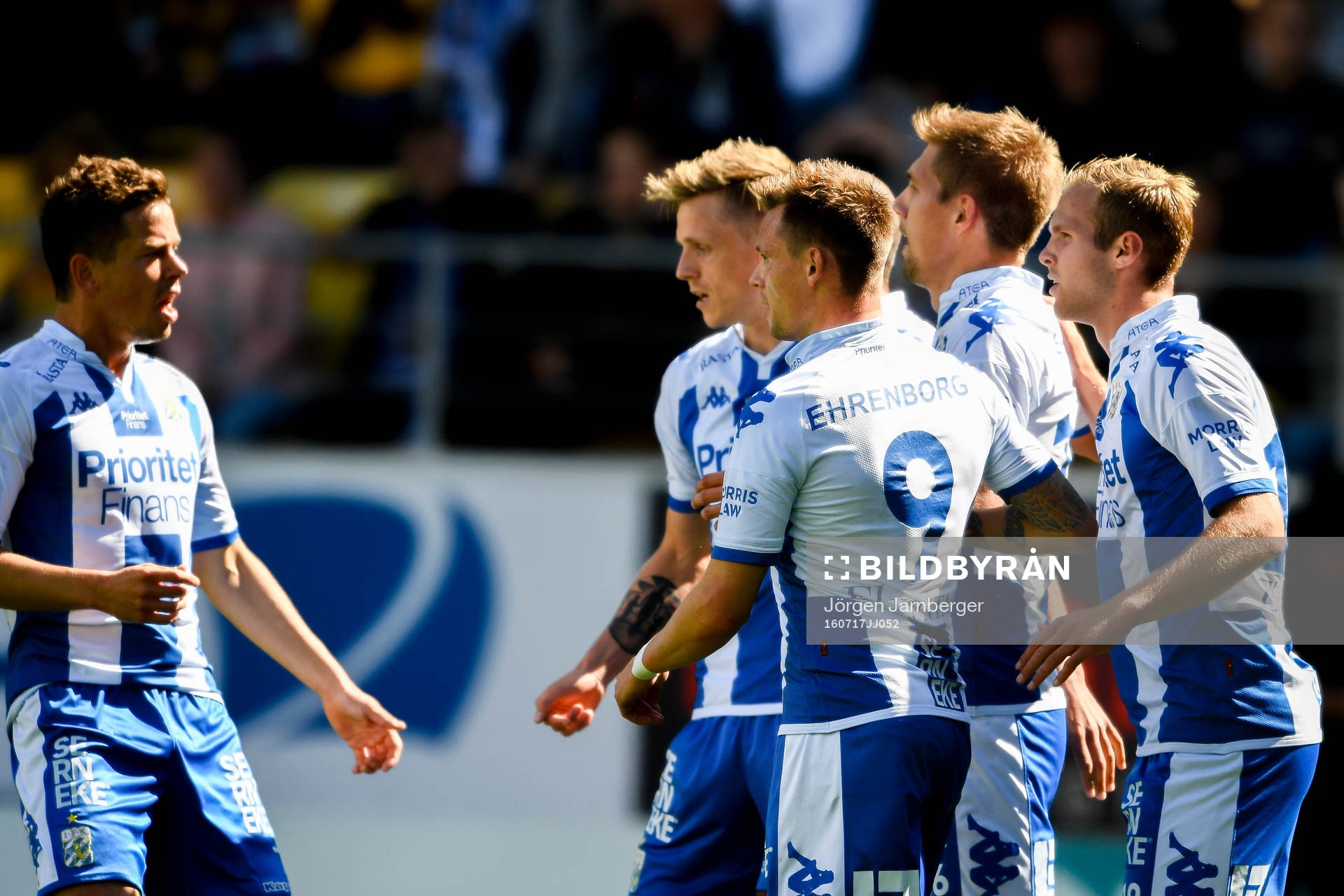 IFK Göteborgs spelare jublar med Mikael Boman
