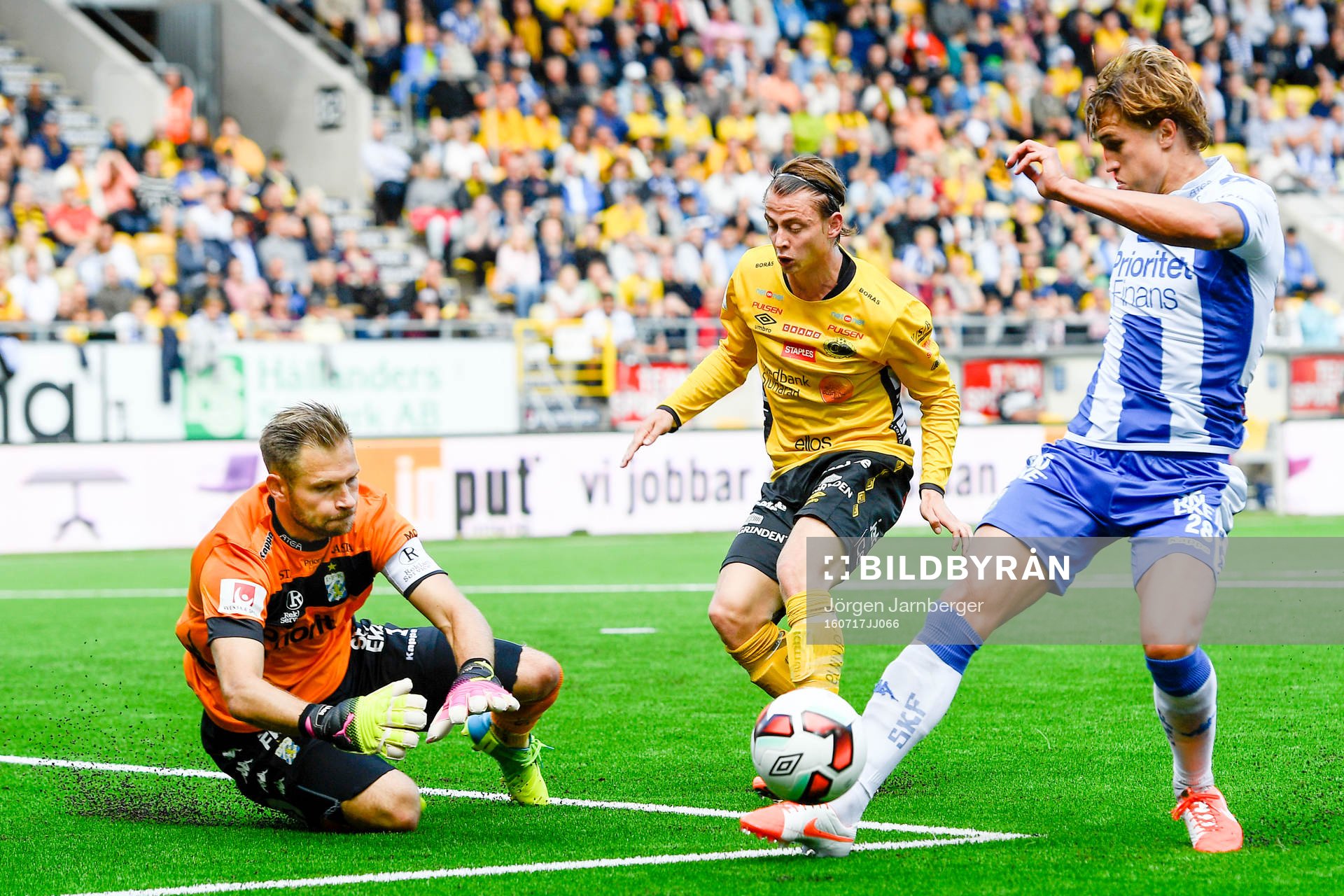 Elfsborgs Simon Hedlund oroar framför IFK Göteborgs