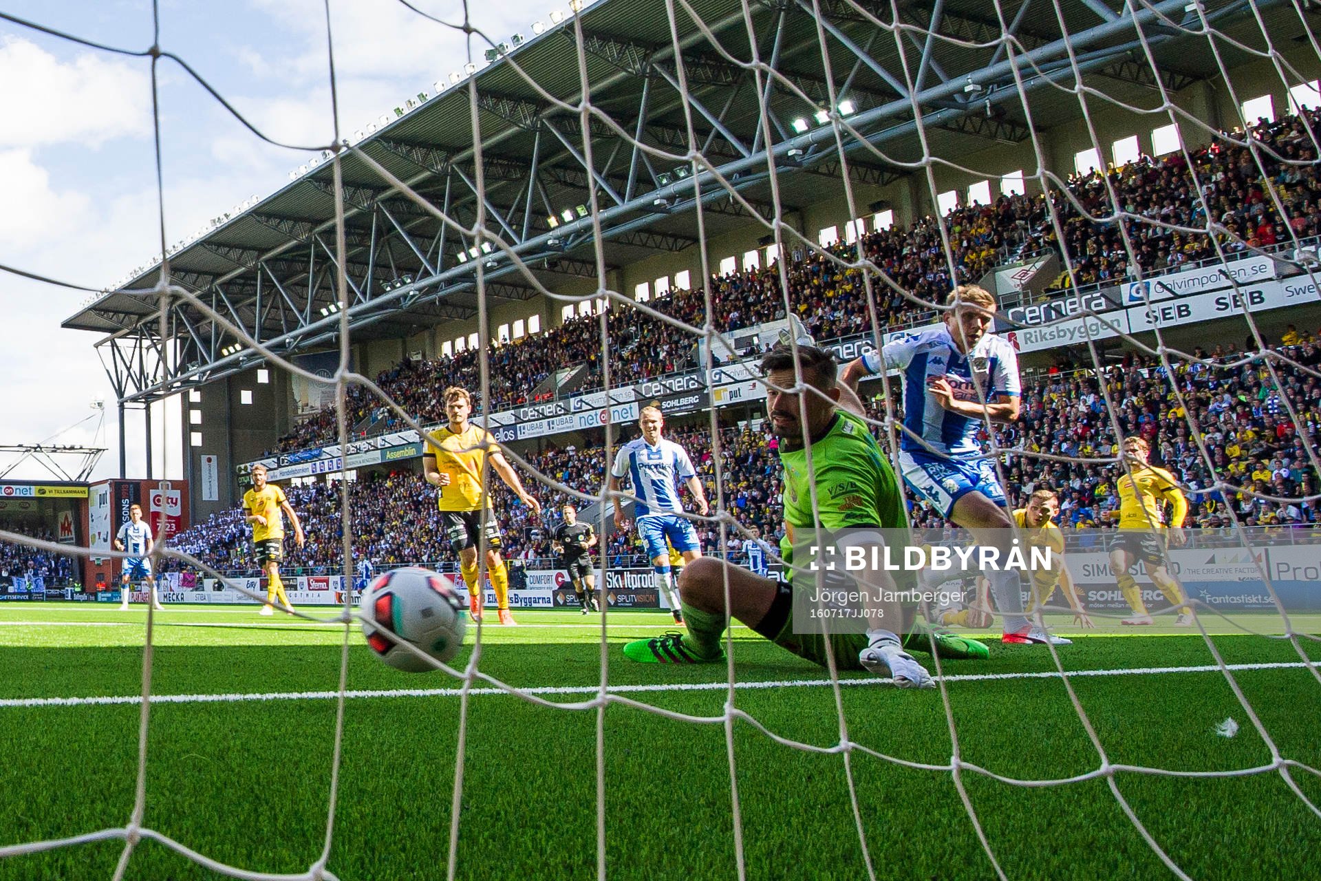 IFK Göteborgs Mikael Boman gör 0-1 bakom Elfsborgs