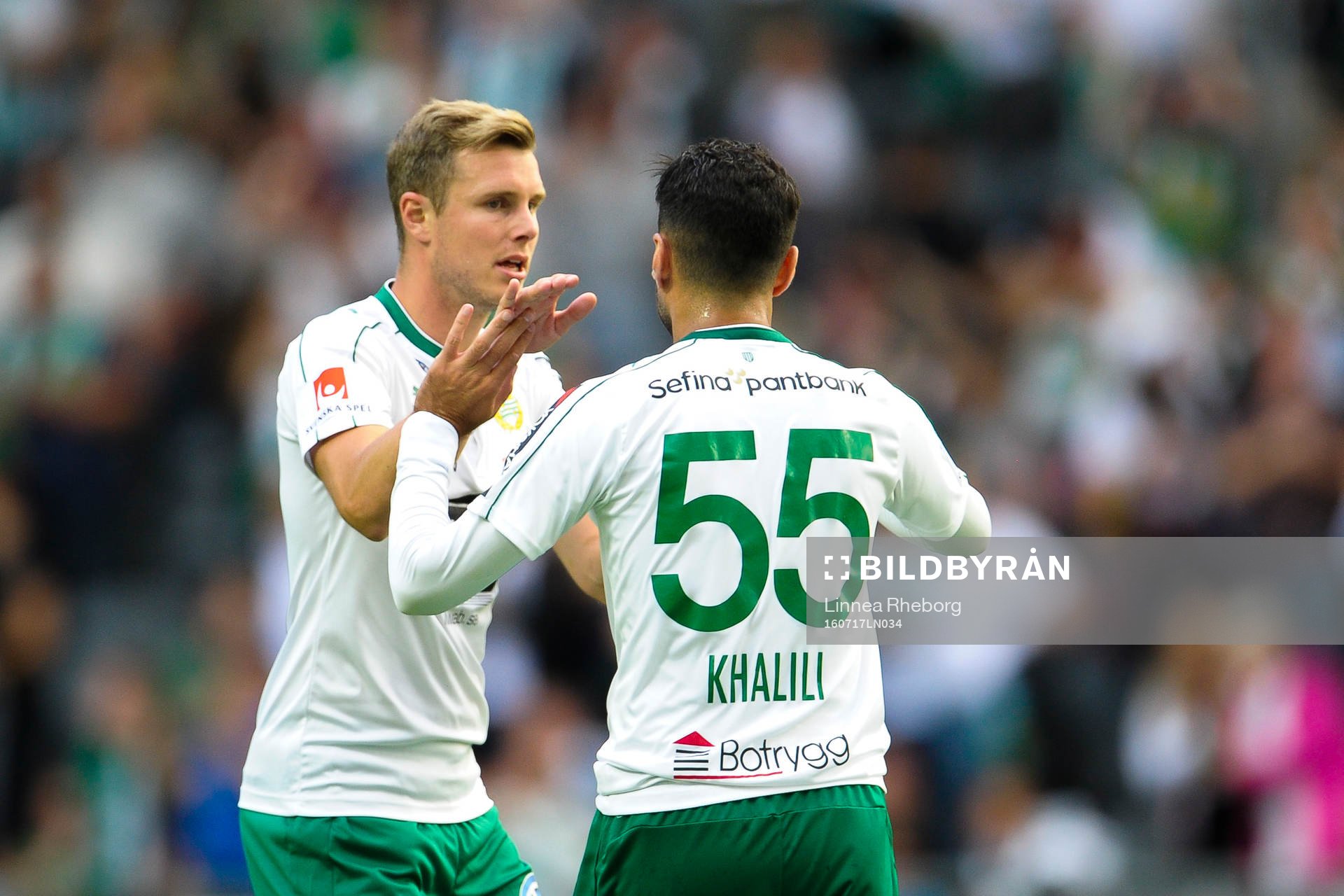 Hammarbys  Richard Magyar och Imad Khalili jublar