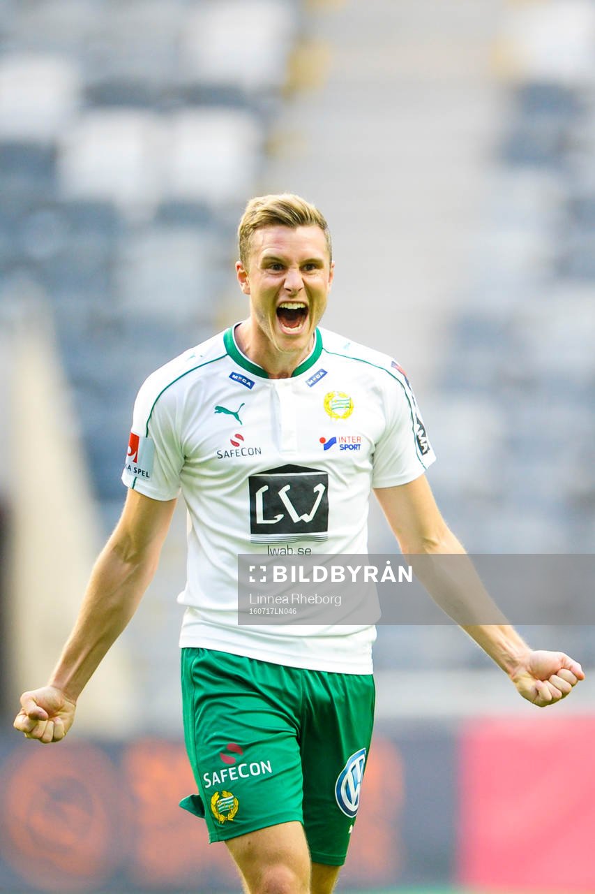 Hammarbys Richard Magyar jublar efter 3-3 under fotbollsmatchen i Allsvenskan mellan Hammarby och Falkenberg den 17 juli 2016 i Stockholm.