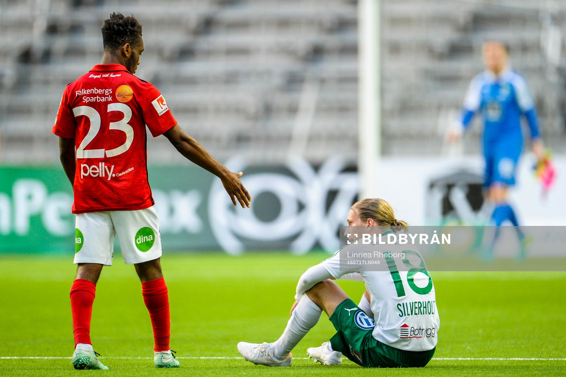 Falkenbergs Enock Kwakwa och Hammarbys Oliver Silverholt