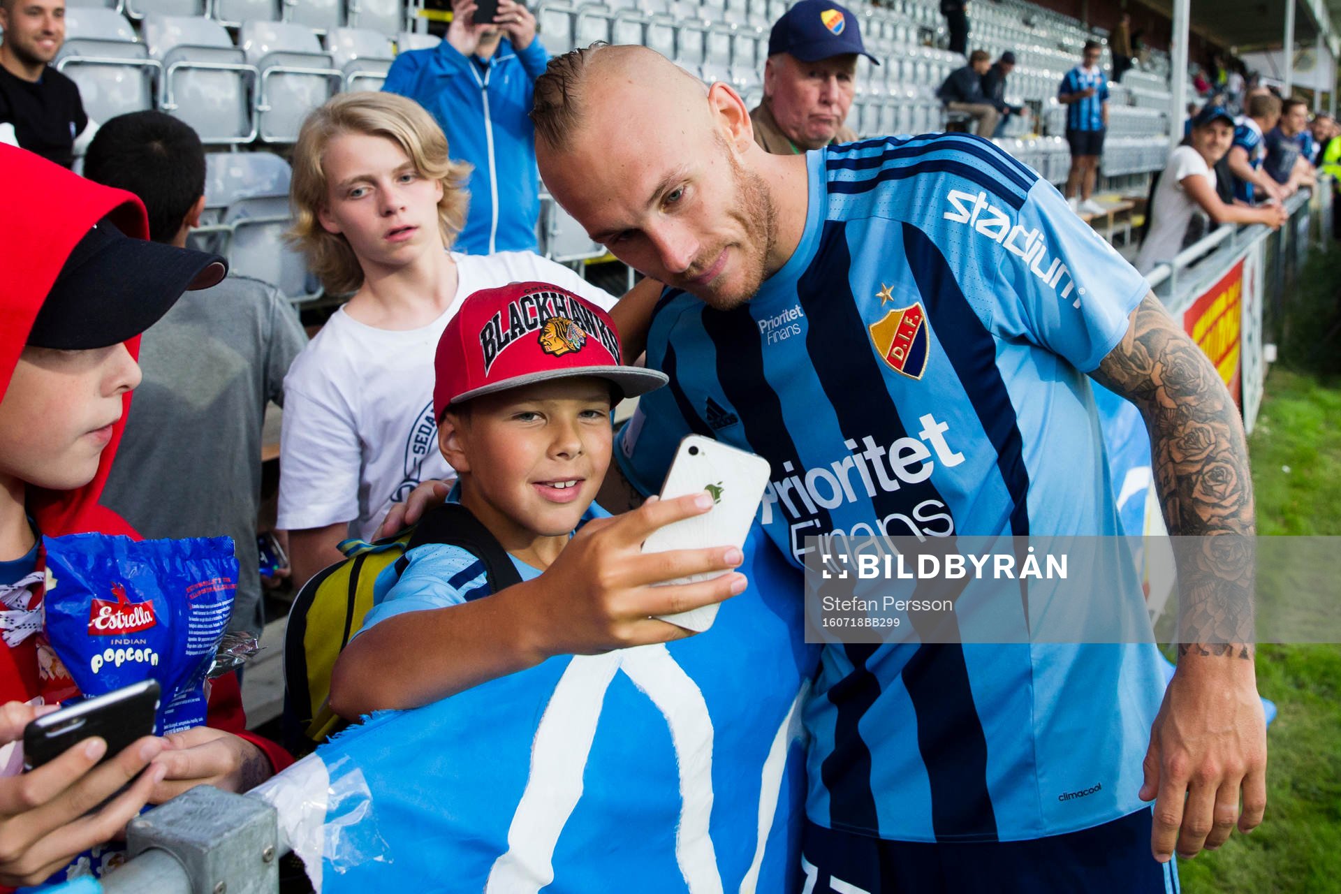 Djurgårdens Magnus Eriksson poserar på bilder
