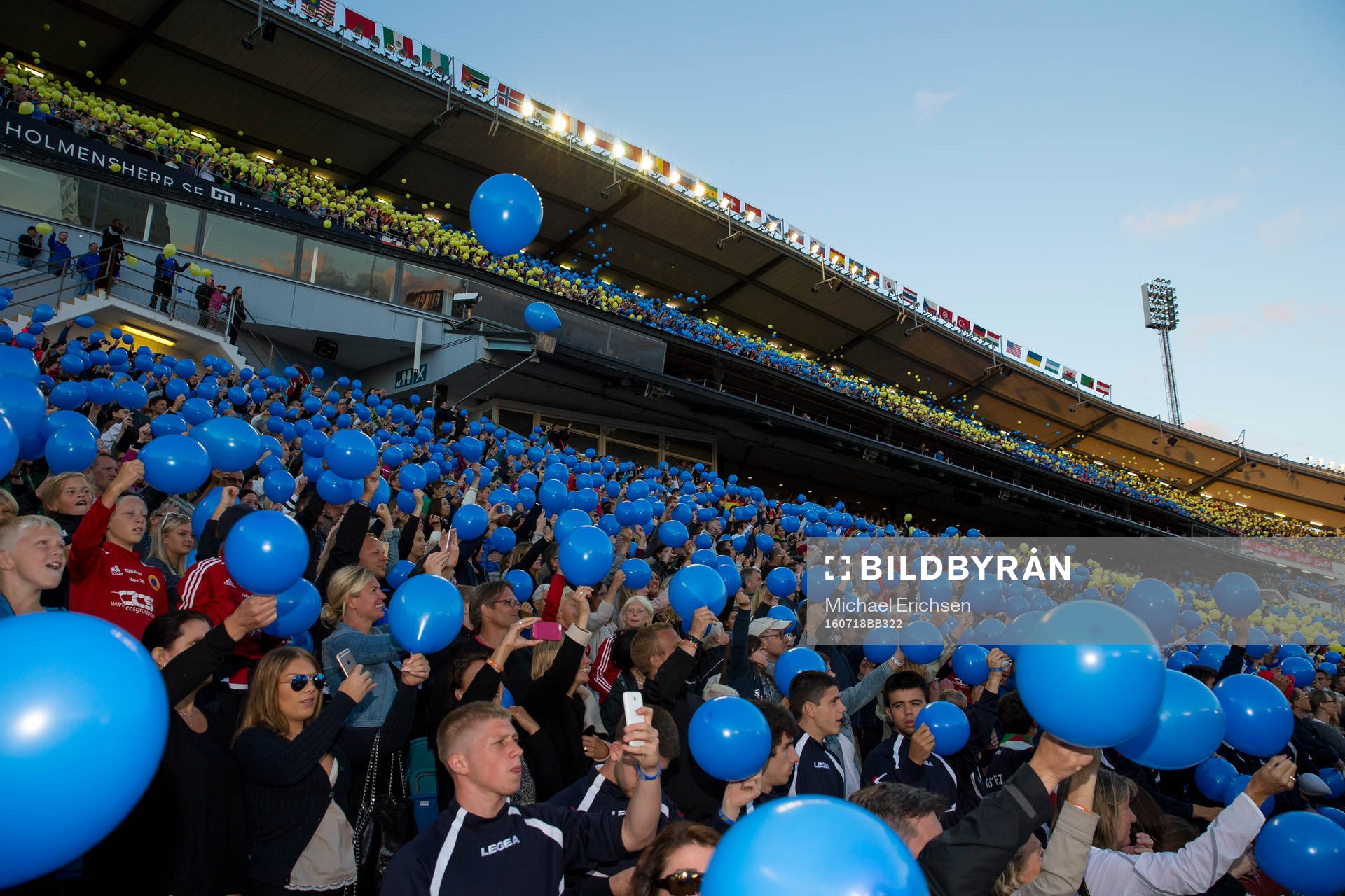 Publiken med ballonger