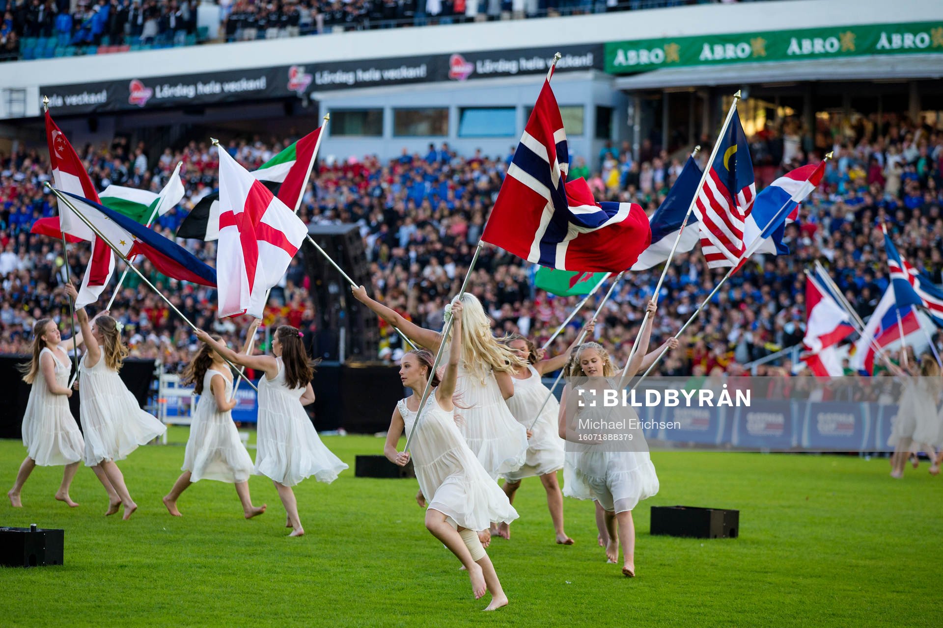 Dansare med flaggor