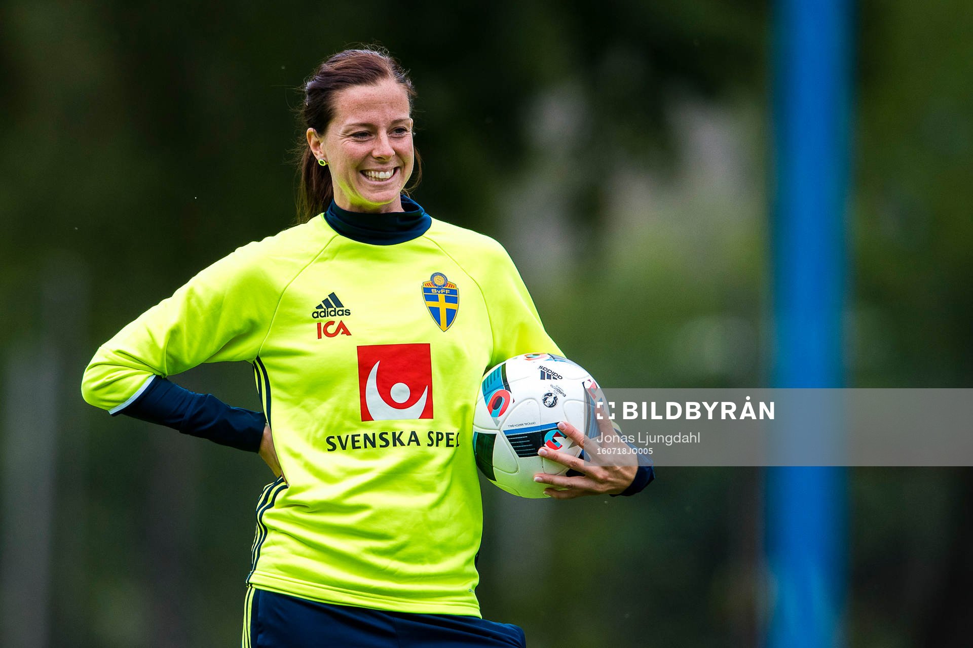 Lotta Schelin skrattar