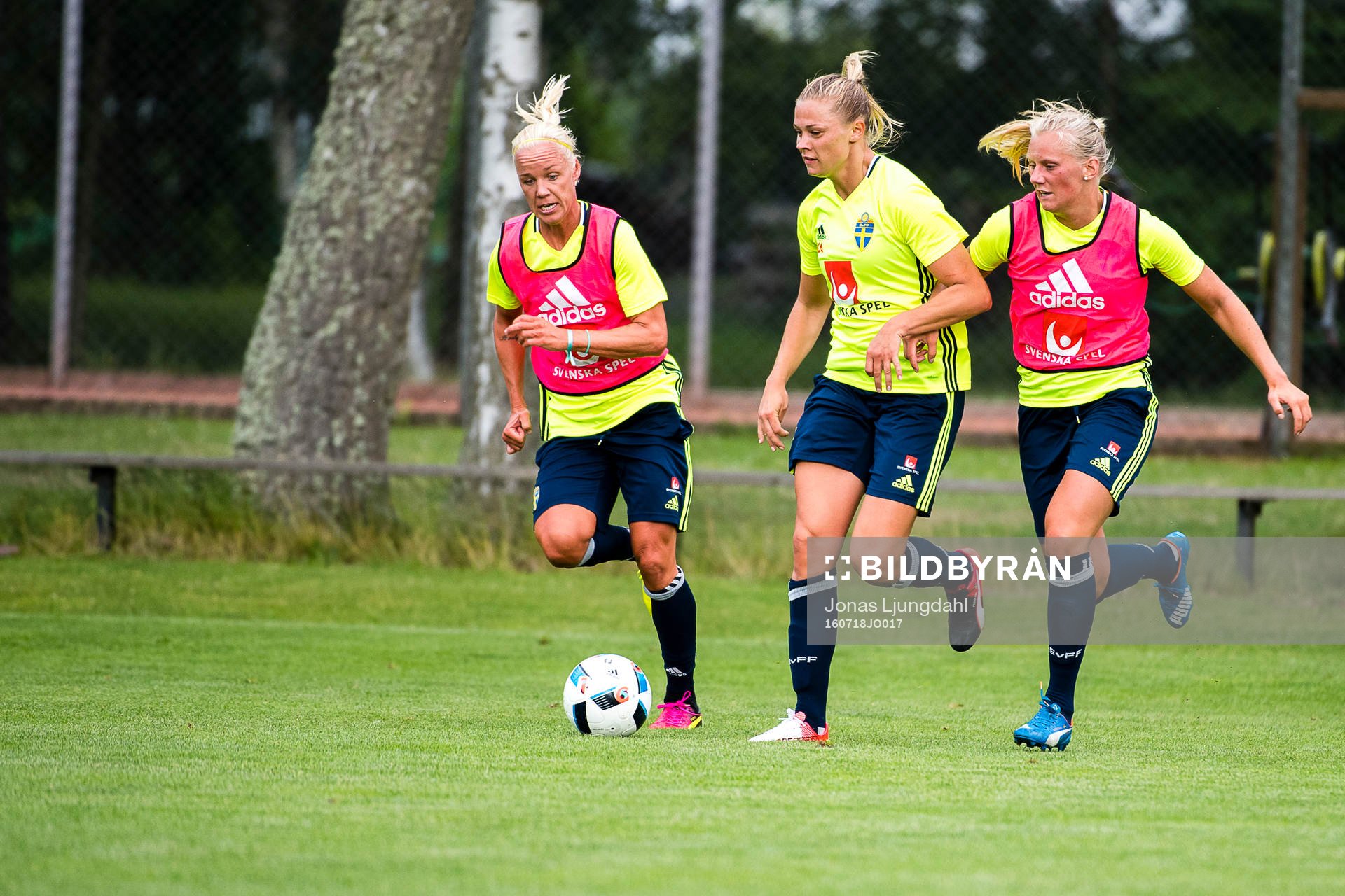 Caroline Seger, Fridolina Rolfö och Stina Blackstenius