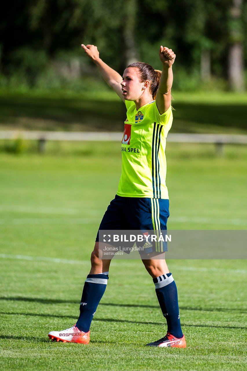 Jessica Samuelsson jublar