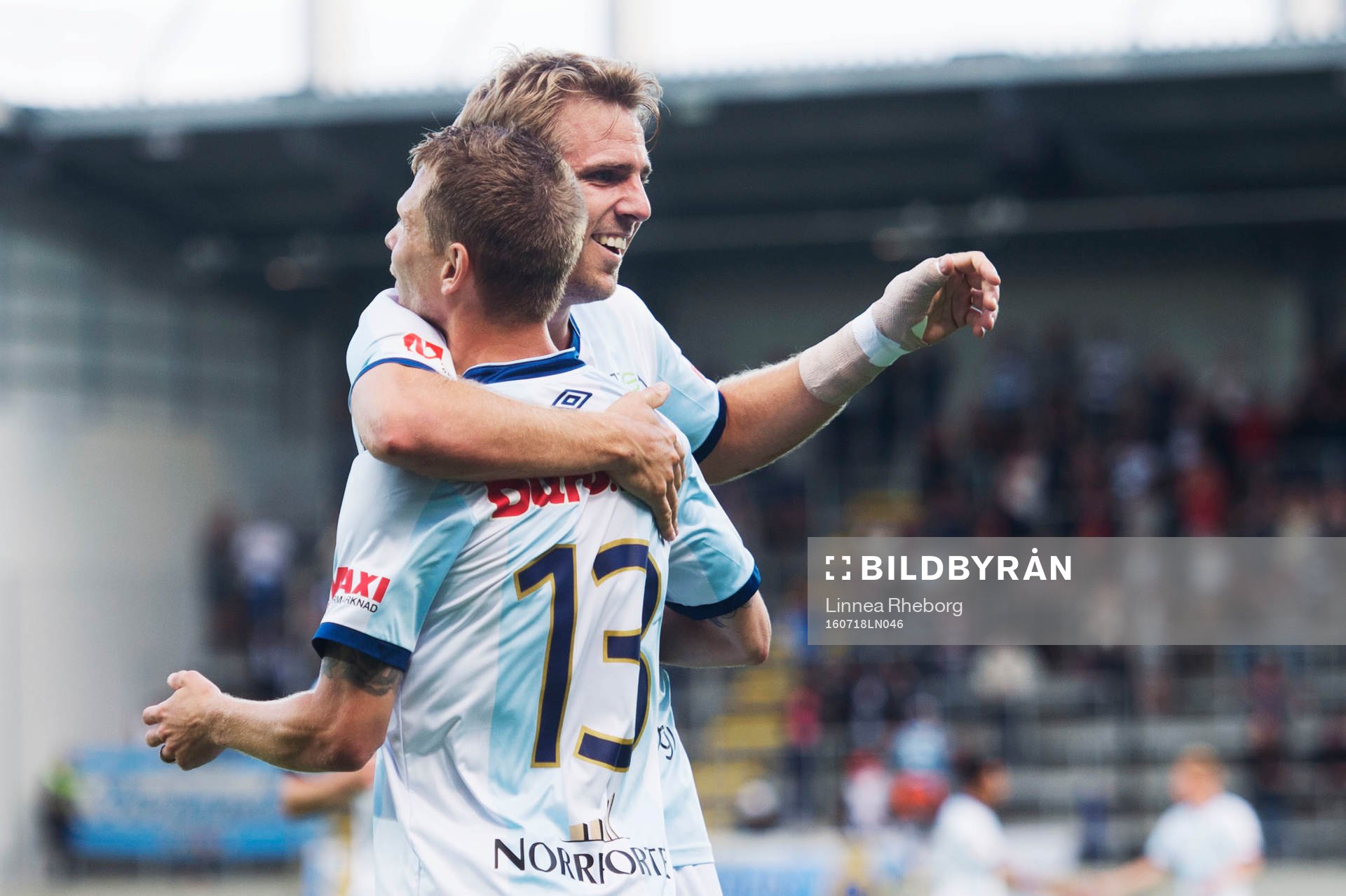 Gefles Johan Oremo och Johan Bertilsson jublar under fotbollsmatchen i Allsvenskan mellan Gefle och Kalmar den 18 juli 2016 i Gävle. 