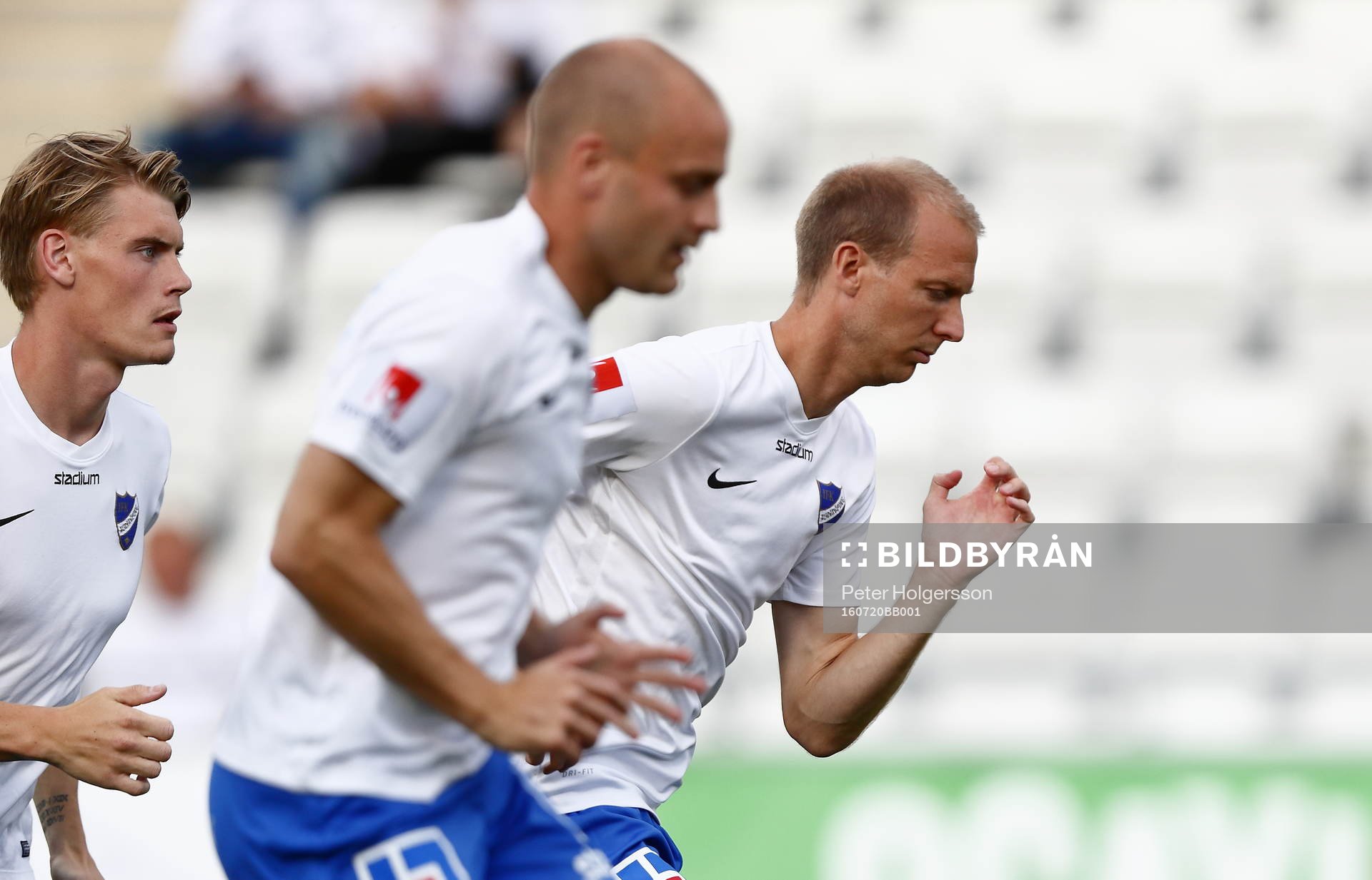 Norrköpings Daniel Sjölund och Andreas Johansson värmer