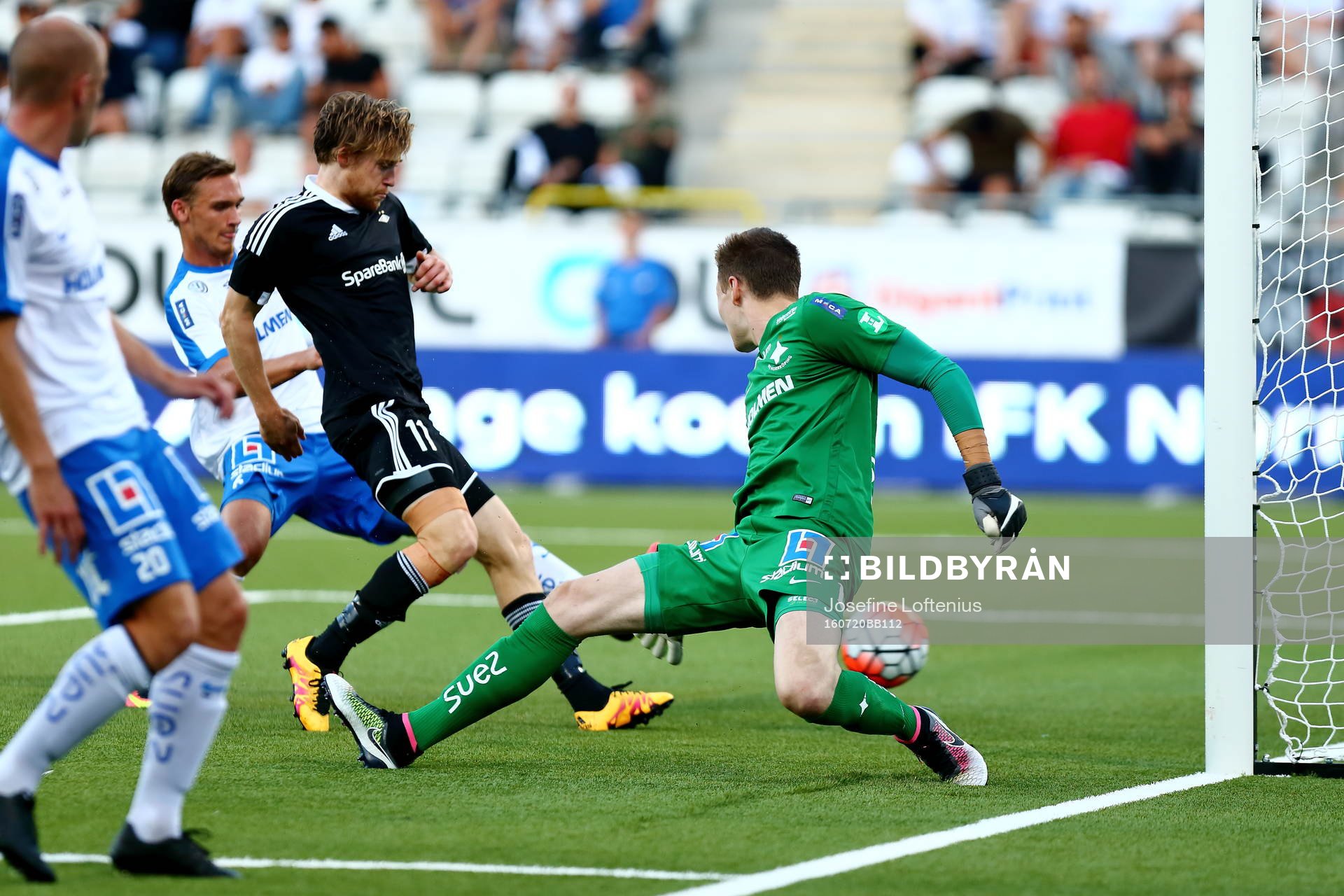 Rosenborgs Yann-Erik de Lanlay i situationen när Rosenborg