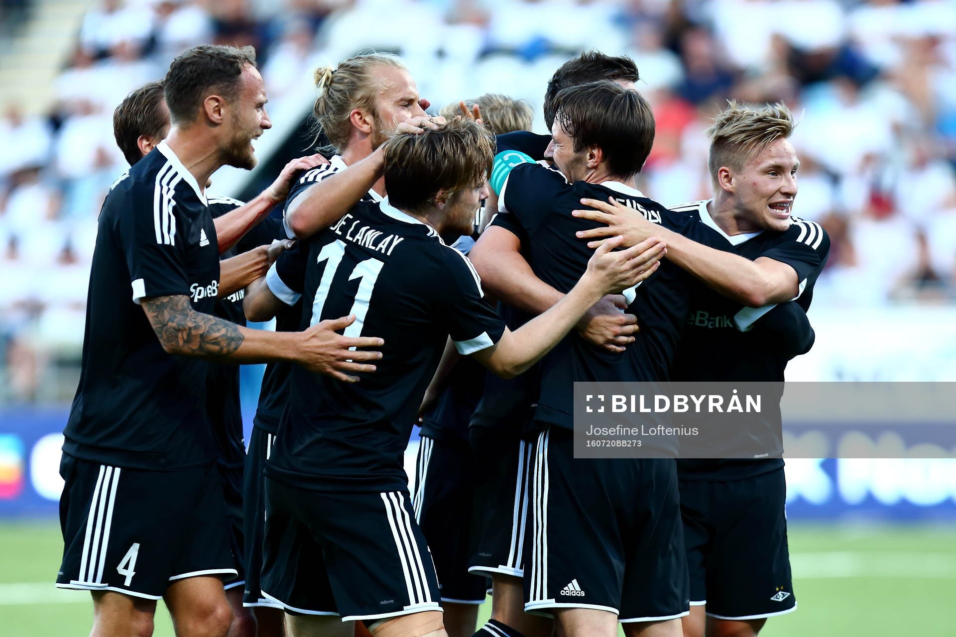 Rosenborg jublar och kramar om varandra
