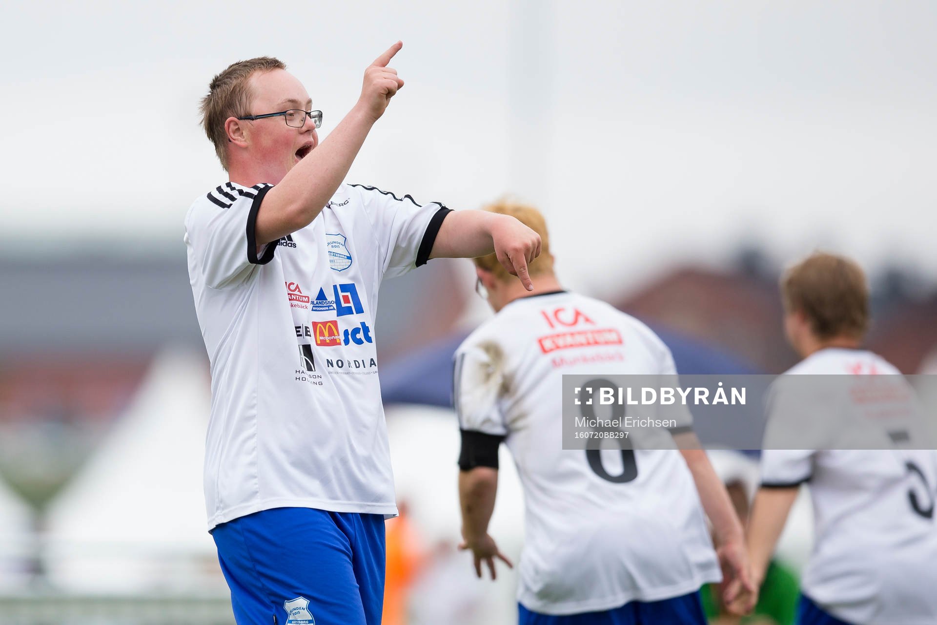Måljubel i Grunden BOIS (vitt) under en match i Gothia Cup den 20 juli 2016 i Göteborg.