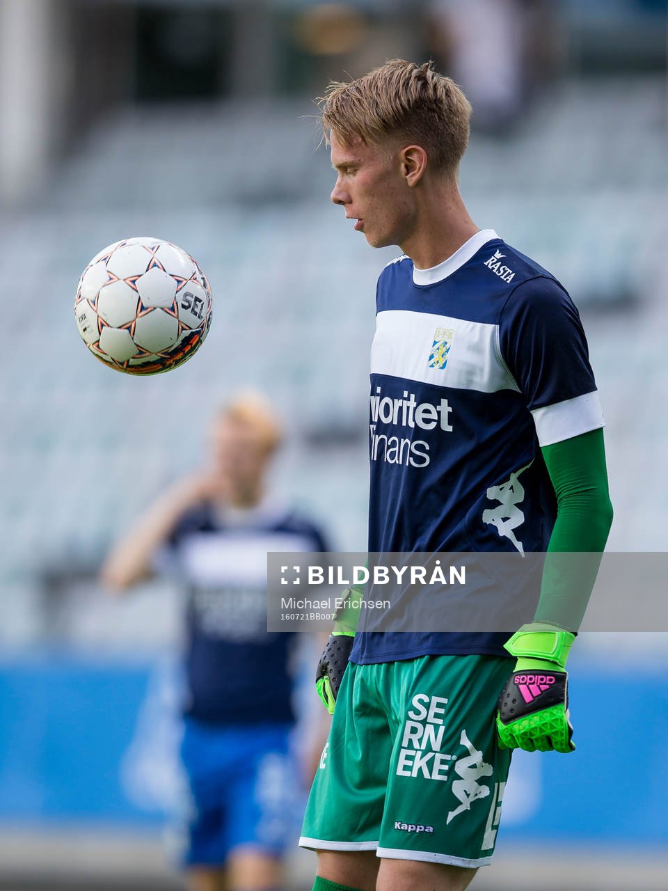 IFK Göteborgs målvakt Pontus Dahlberg tricksar