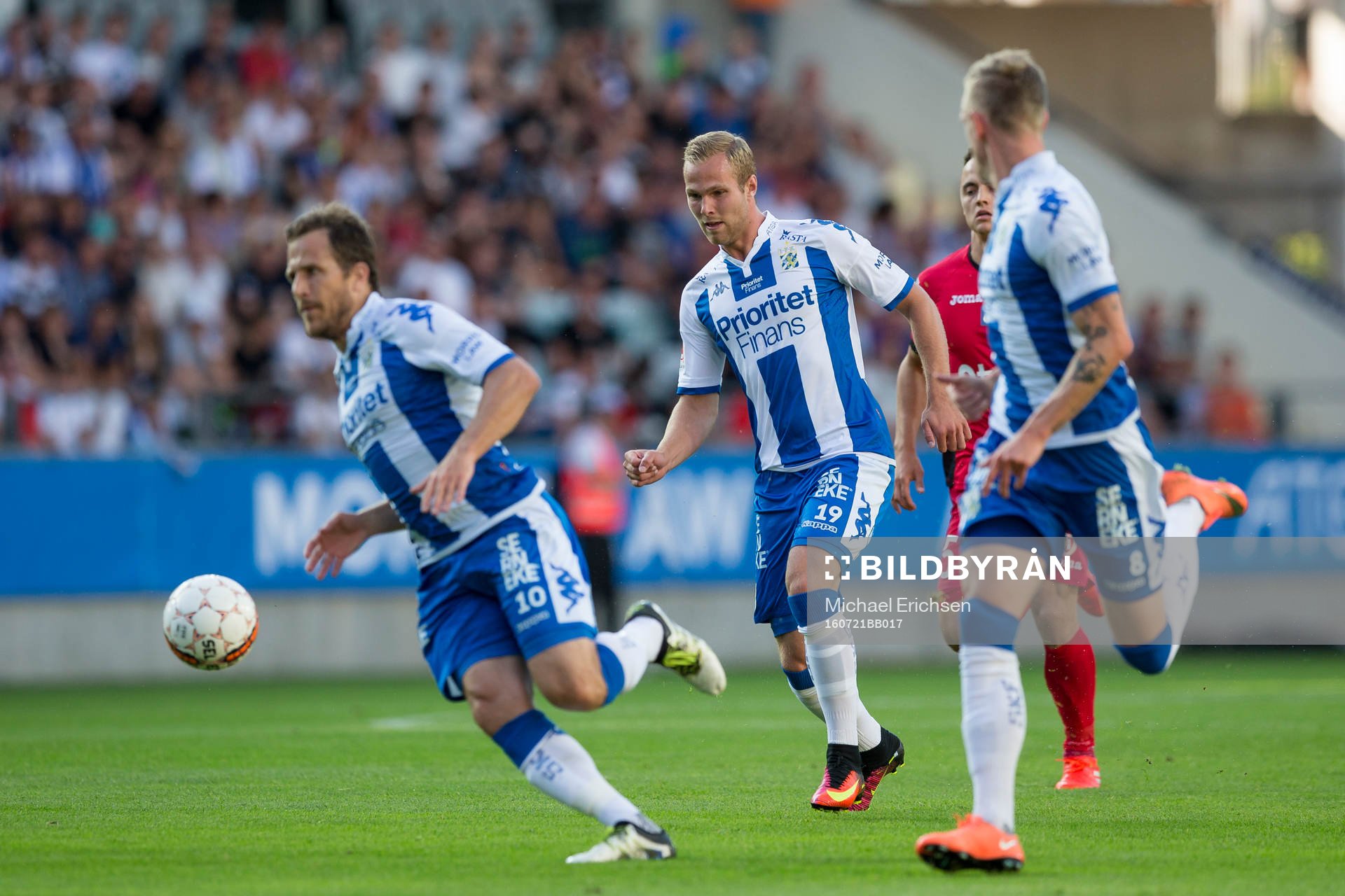 IFK Göteborgs Gustav Engvall passar Tobias Hysén