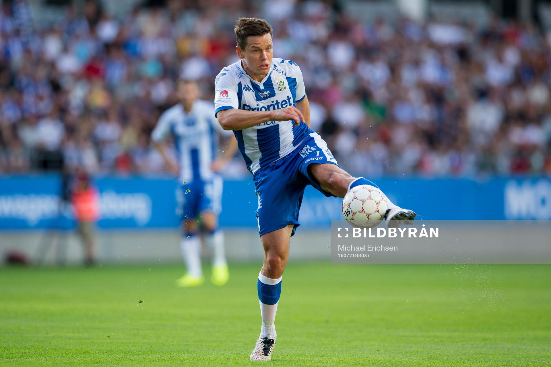 IFK Göteborgs Mads Albeck skjuter ett skott