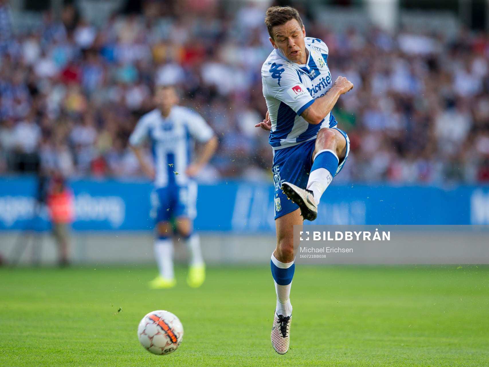 IFK Göteborgs Mads Albeck skjuter ett skott