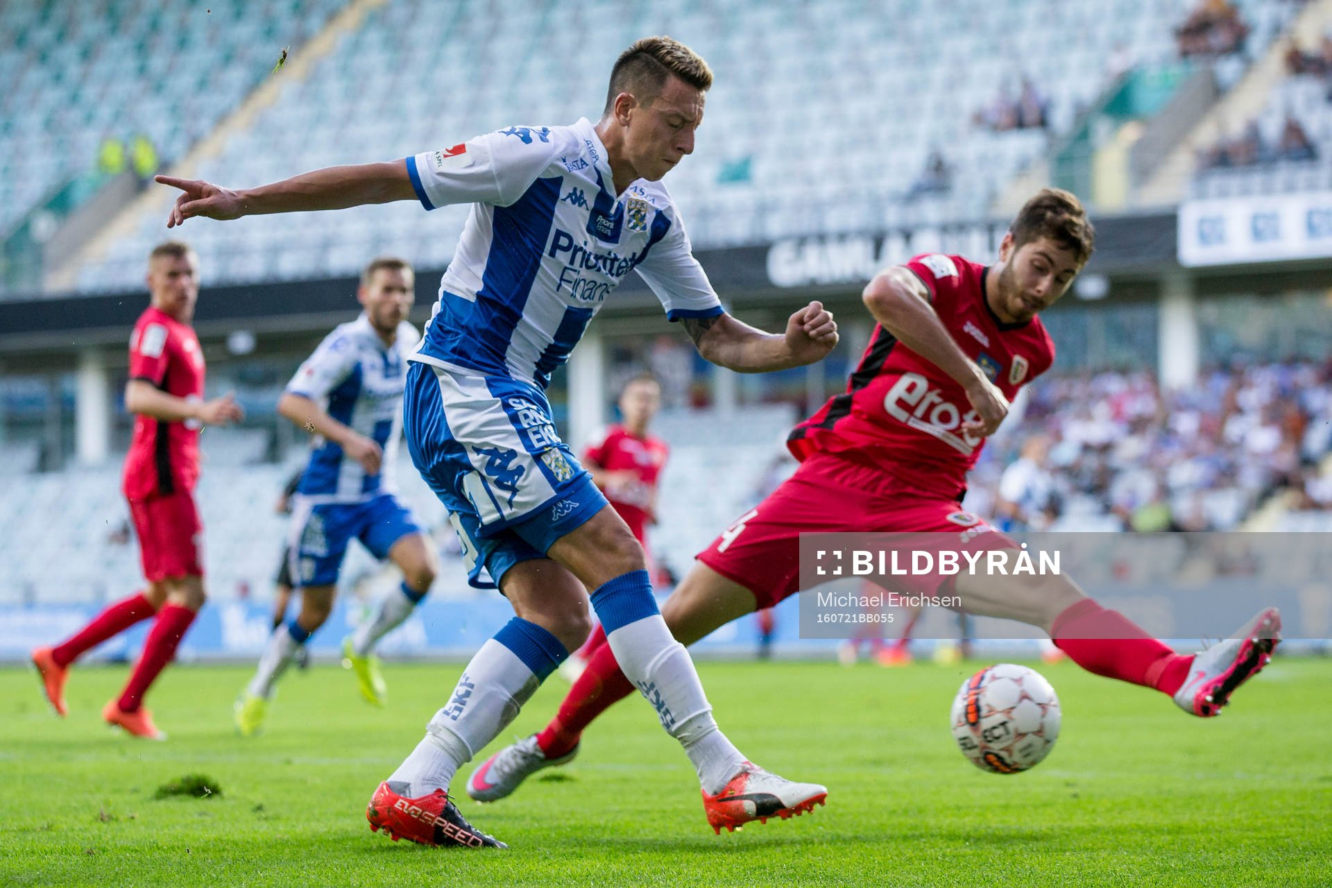 IFK Göteborgs Martin Smedberg Dalence slår ett inlägg