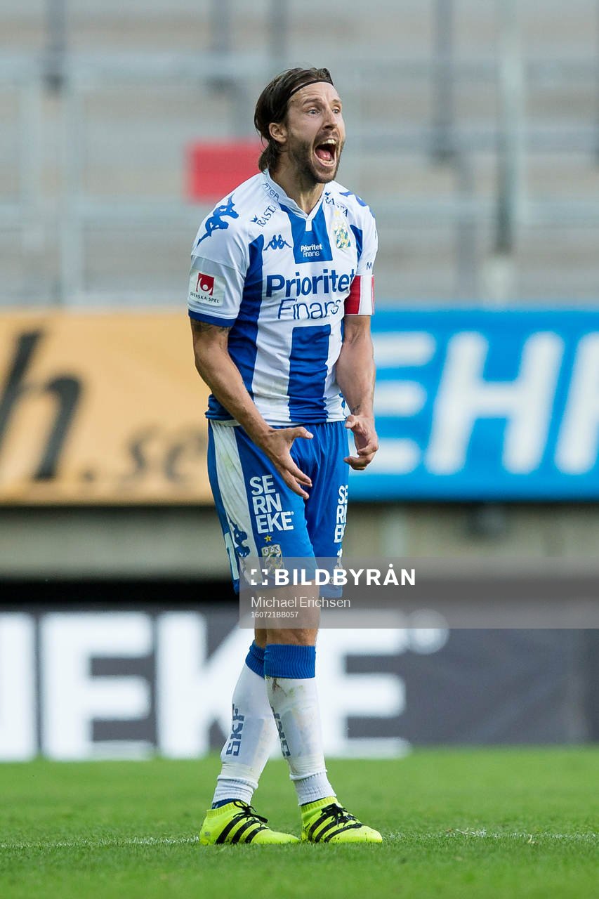 IFK Göteborgs lagkapten Mattias Bjärsmyr manar på sitt