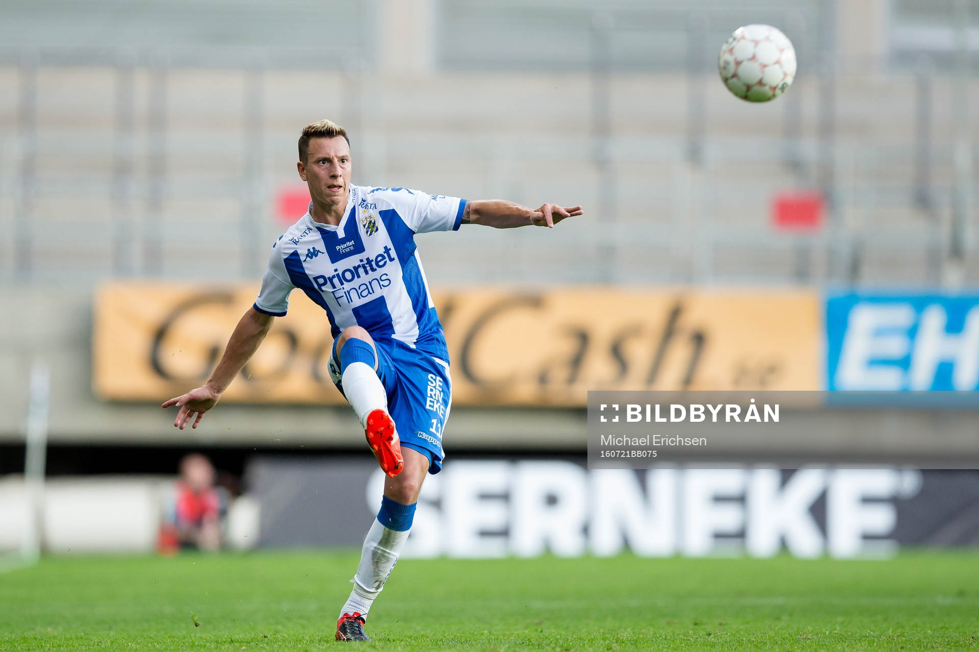 IFK Göteborgs Martin Smedberg Dalence slår ett inlägg