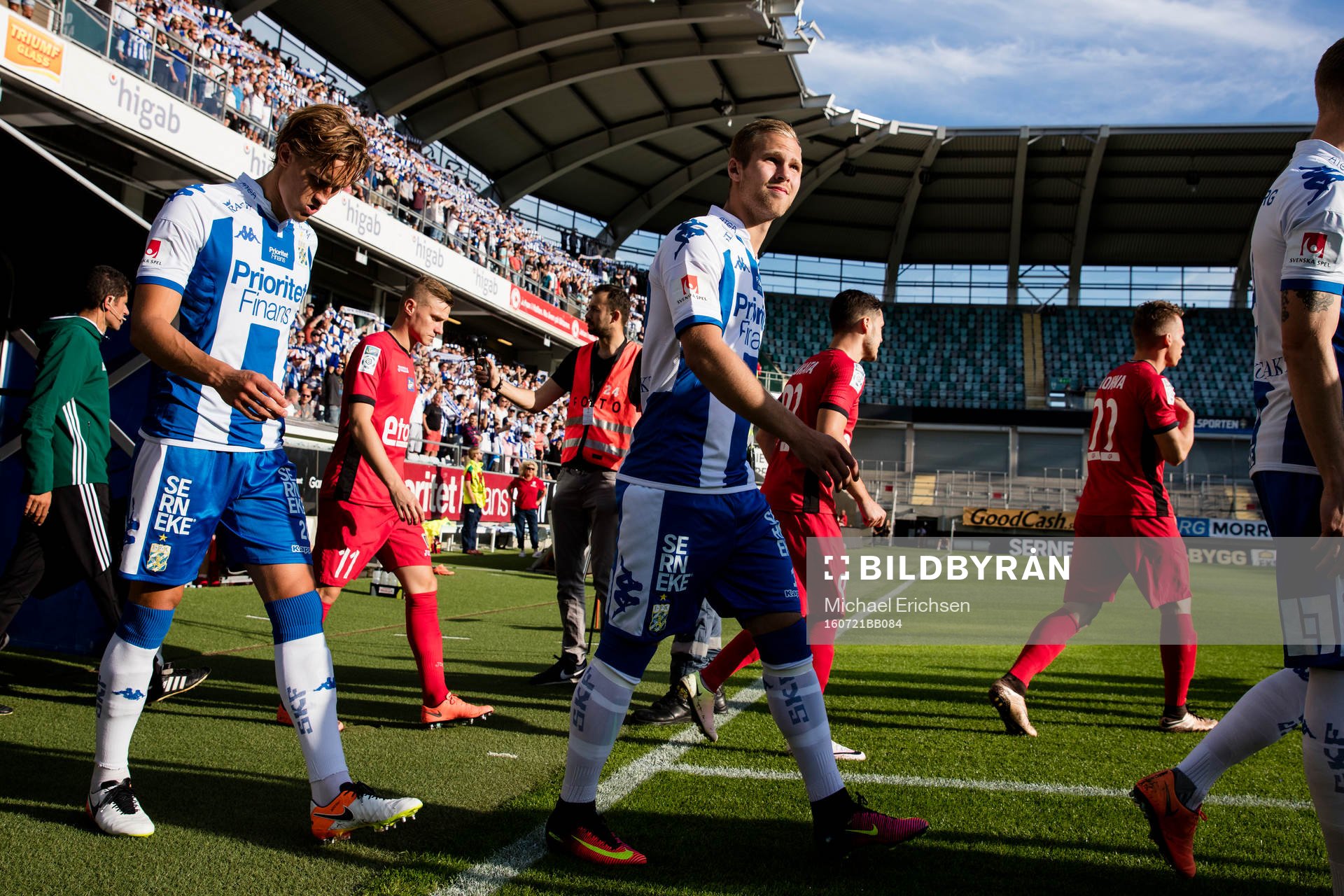 IFK Göteborgs Thomas Rogne och Gustav Engvall  på väg in