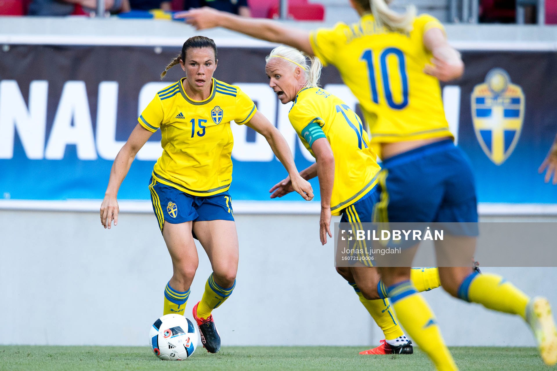 Sveriges Jessica Samuelsson och Caroline Seger